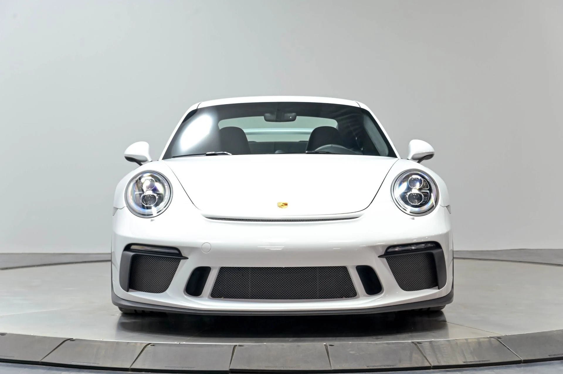 mph040_3737389233_Used_2018_Porsche_911_GT_3_1778195447_ba63f43d8b