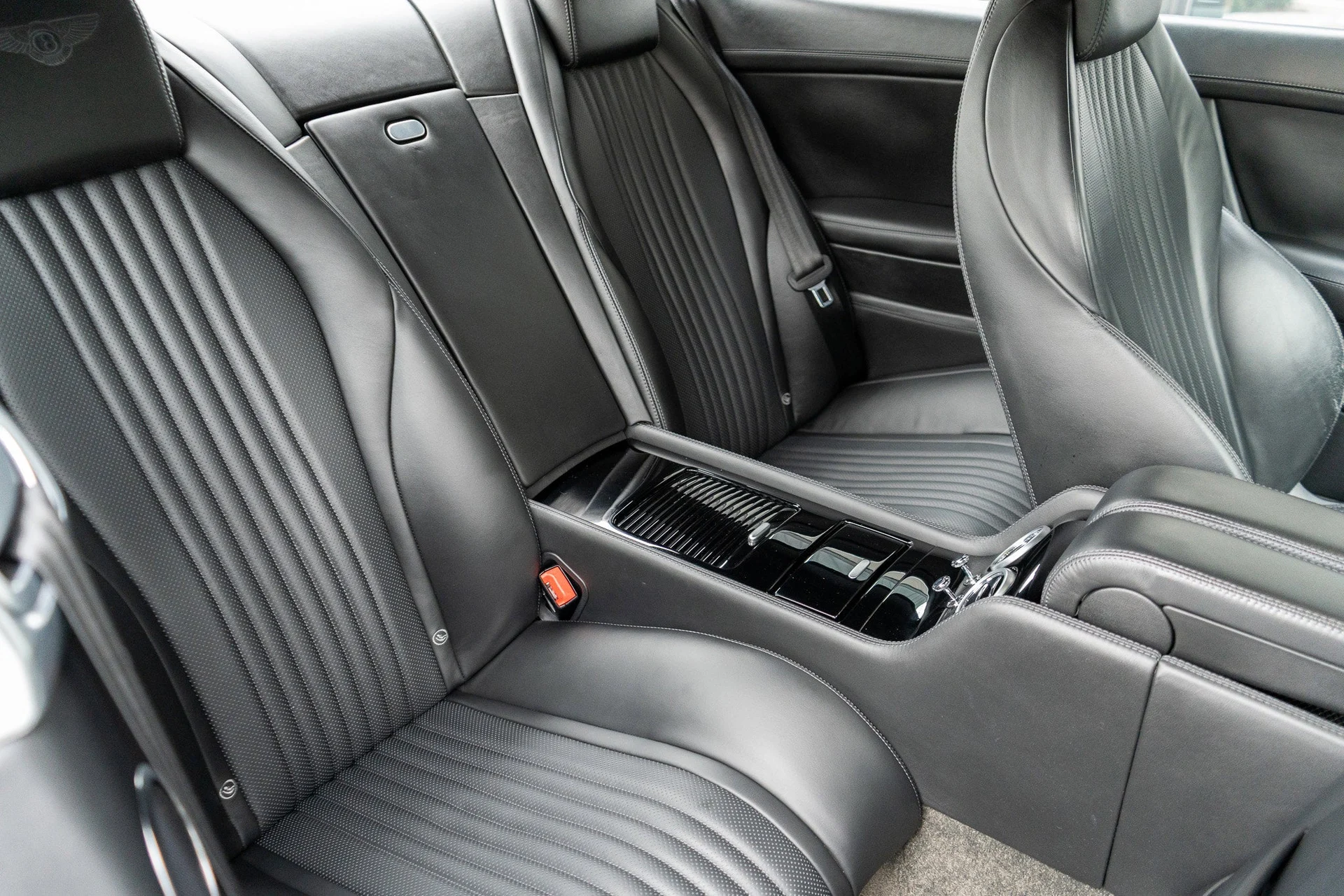 mph040_3748484171_41_69dd933369