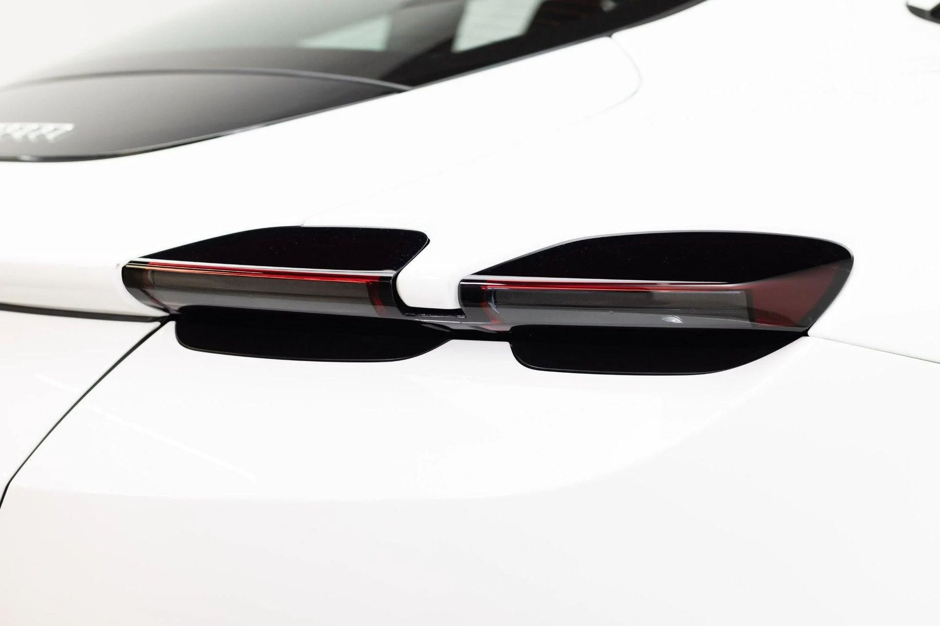 mph040_3768776997_Used_2024_Ferrari_Roma_1777368626_70783b3f77