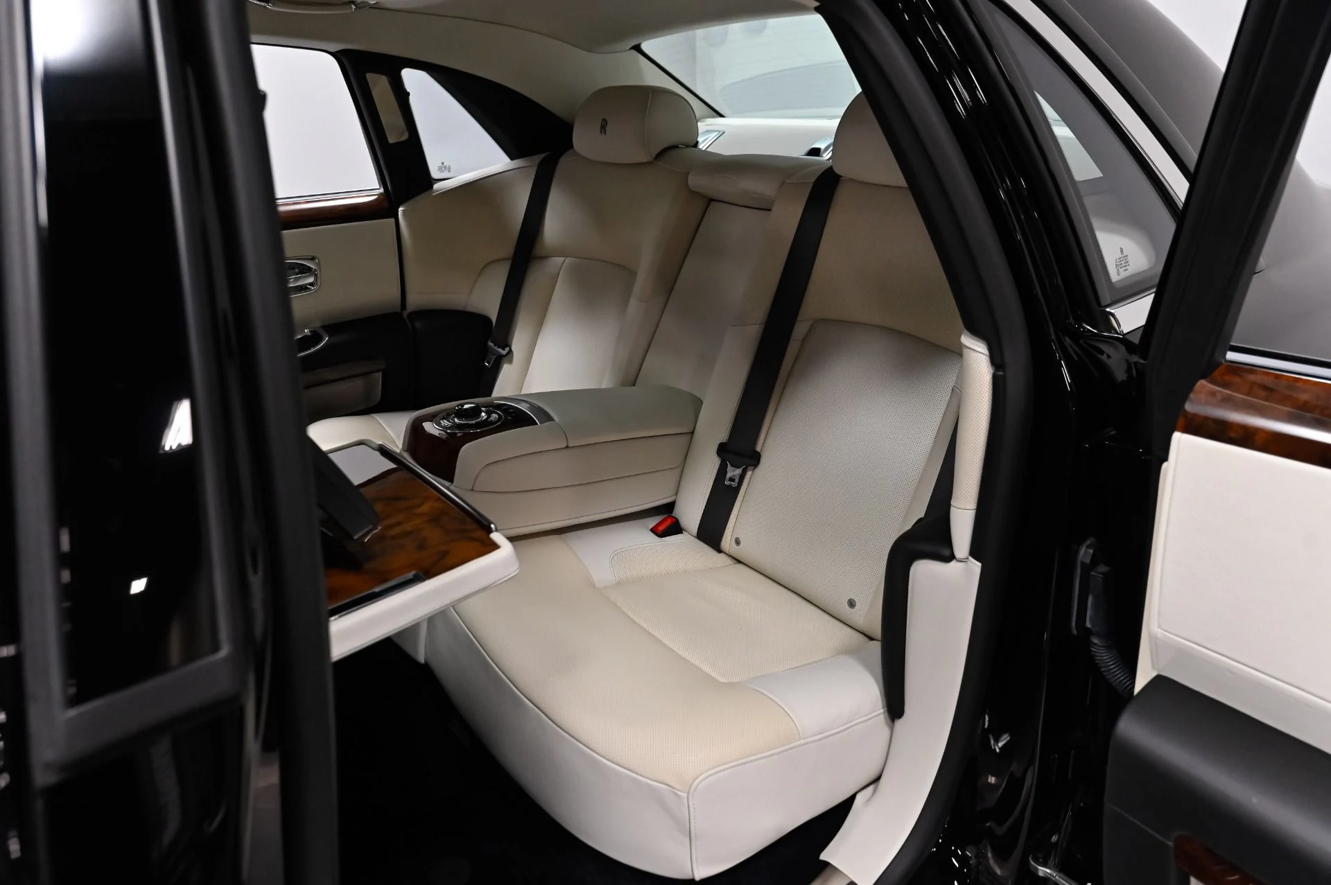 mph040_3772177377_Used_2012_Rolls_Royce_Ghost_Base_1789141578_31b7100937
