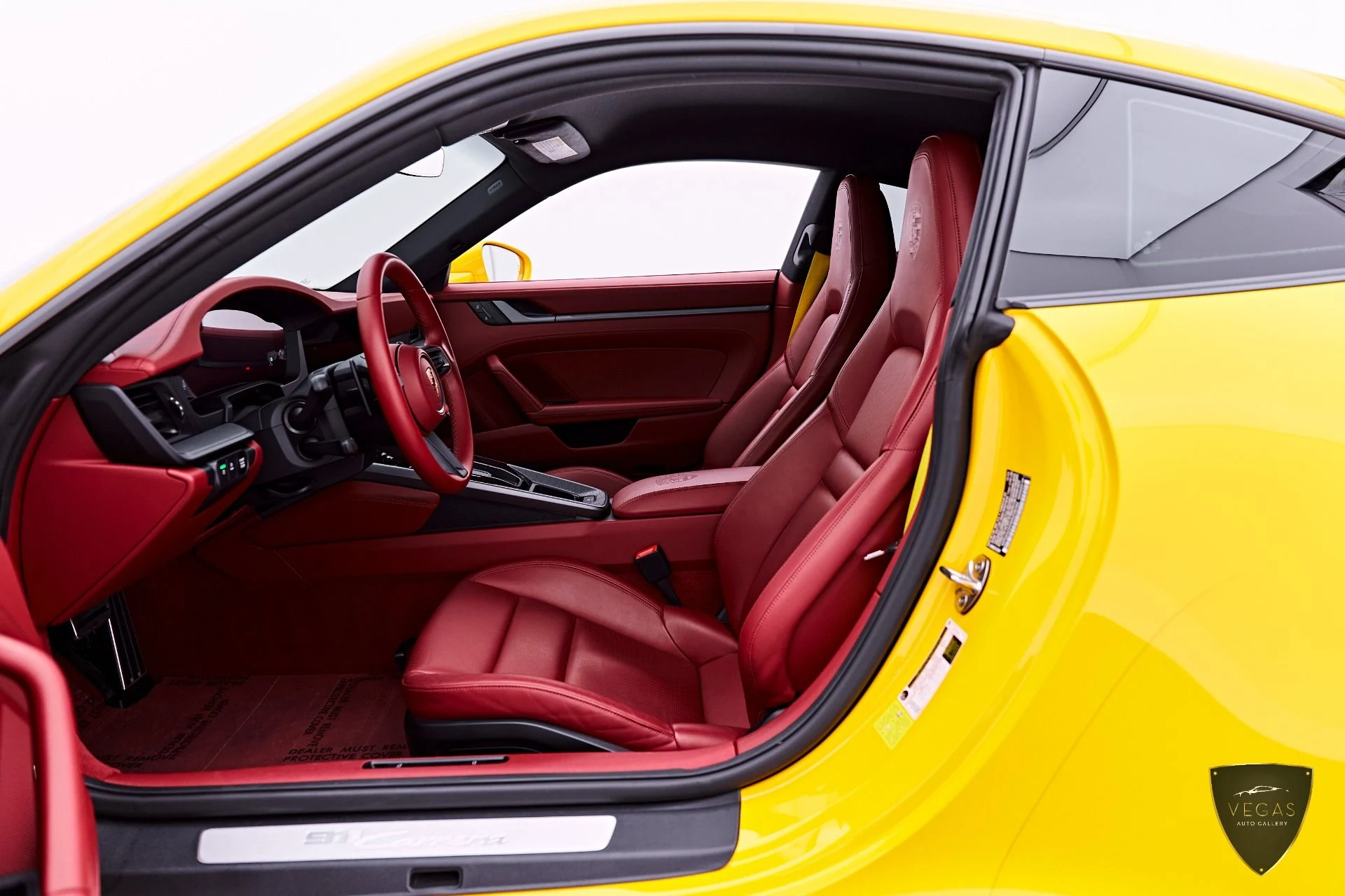 mph040_3779183127_Used_2025_Porsche_911_Carrera_1784942537_e8bd0c6e51