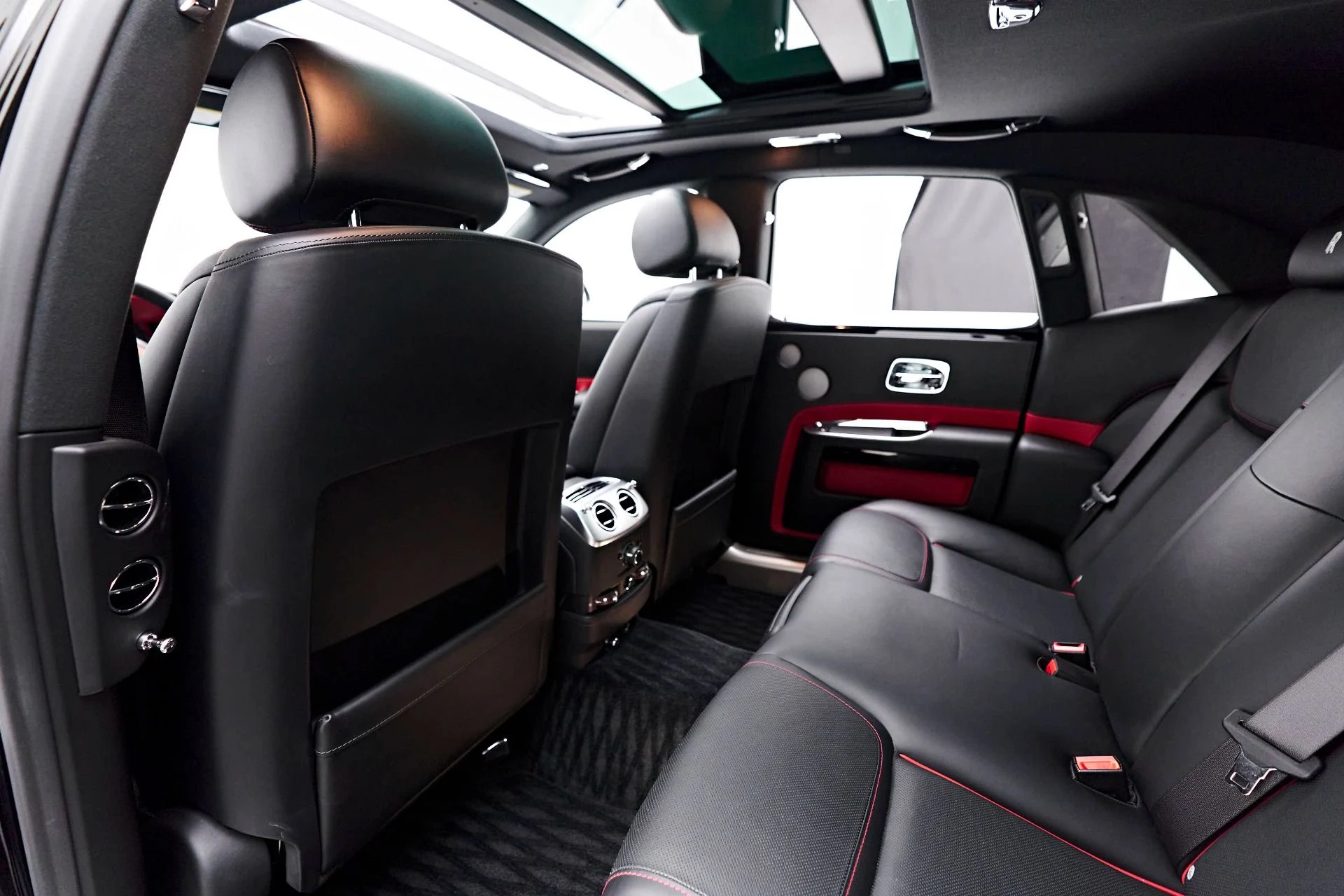 mph040_3780697662_Used_2019_Rolls_Royce_Ghost_Base_1713298107_1a5529f24b