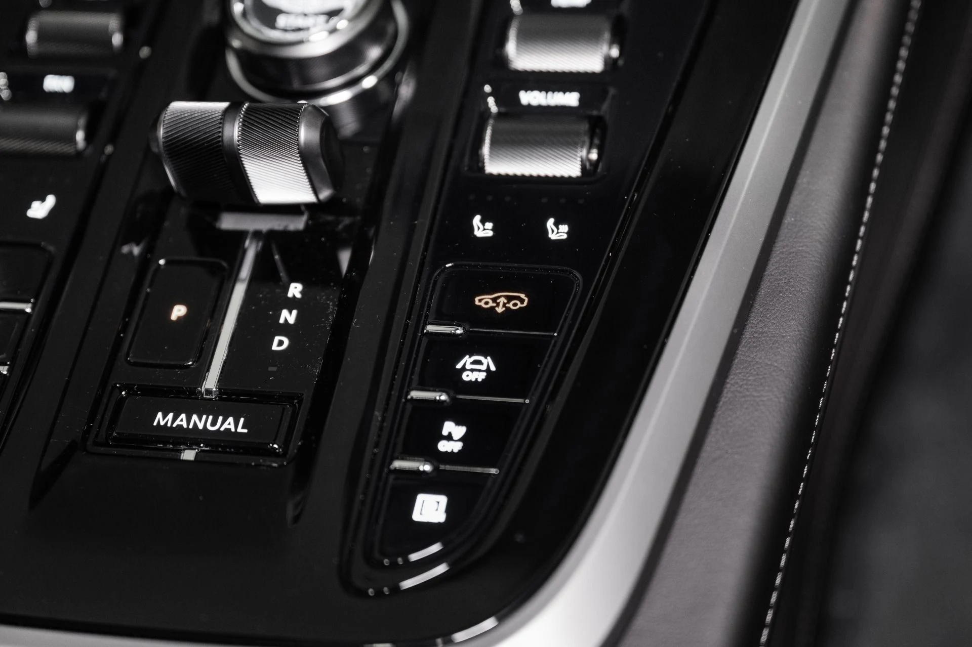 mph040_3792724549_New_2026_Aston_Martin_DBX_707_1765217762_e02500f31c