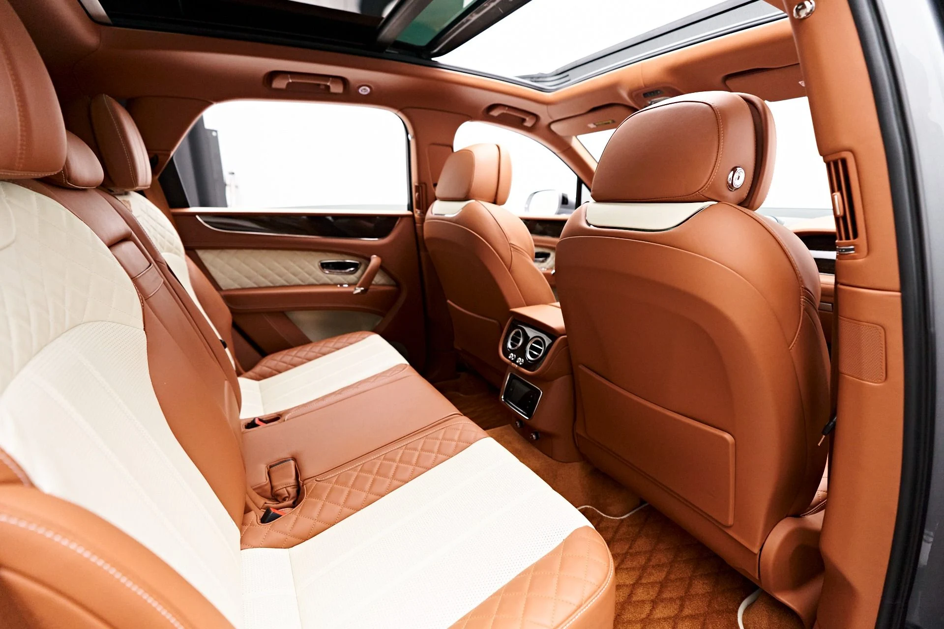 mph040_382838229_Used_2018_Bentley_Bentayga_W12_1710611474_80d47431bf