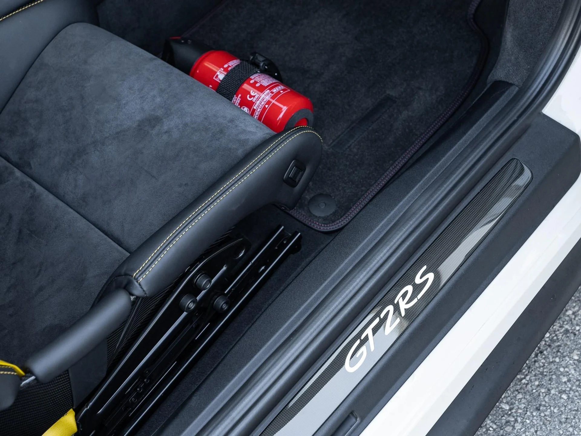 mph040_3830287545_Used_2018_Porsche_911_GT_2_RS_1763589978_73453be9fc