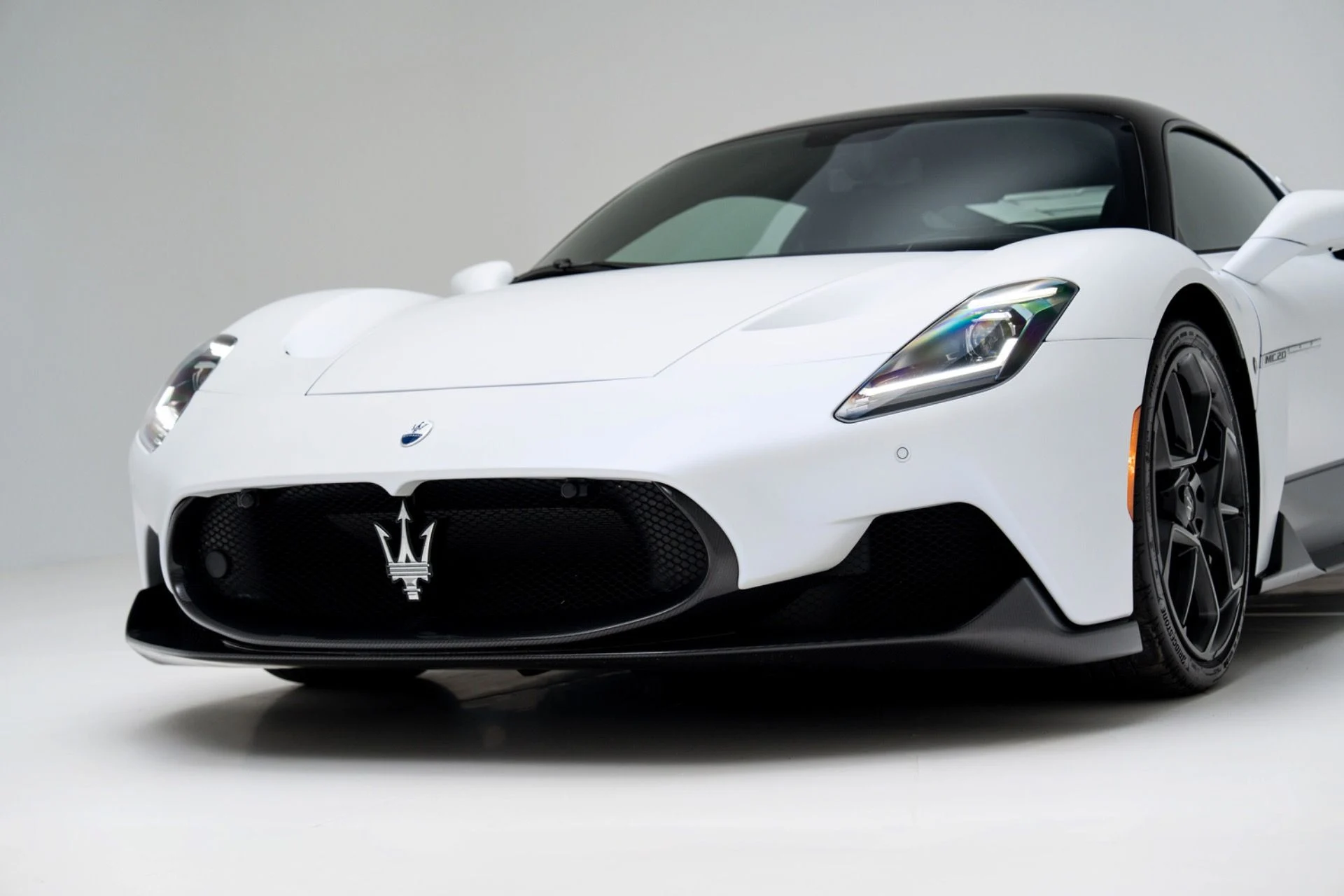 mph040_3834555174_Used_2022_Maserati_MC_20_1777496449_585720a136