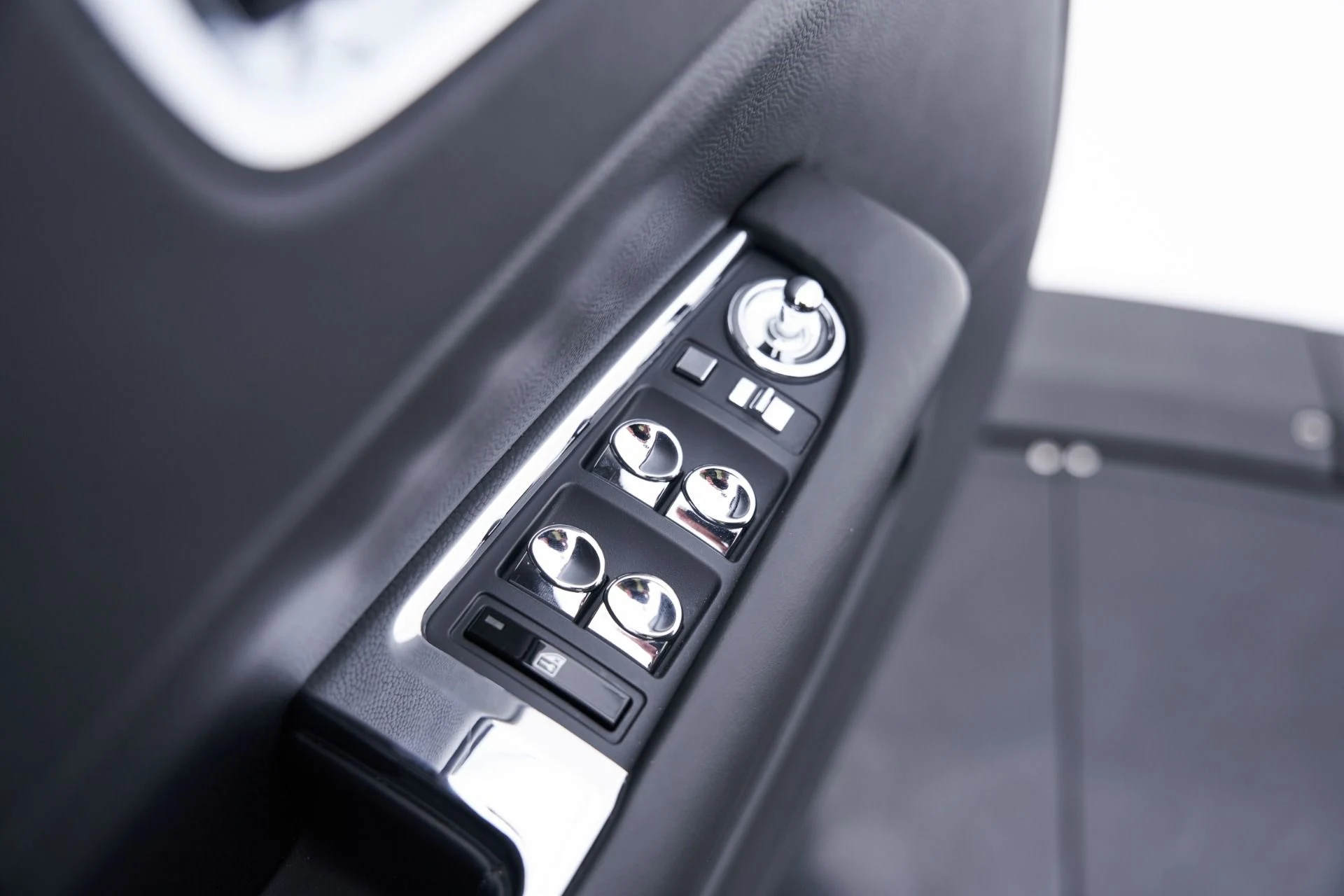 mph040_3841534194_Used_2015_Rolls_Royce_Wraith_Base_1792602994_b9f76608df