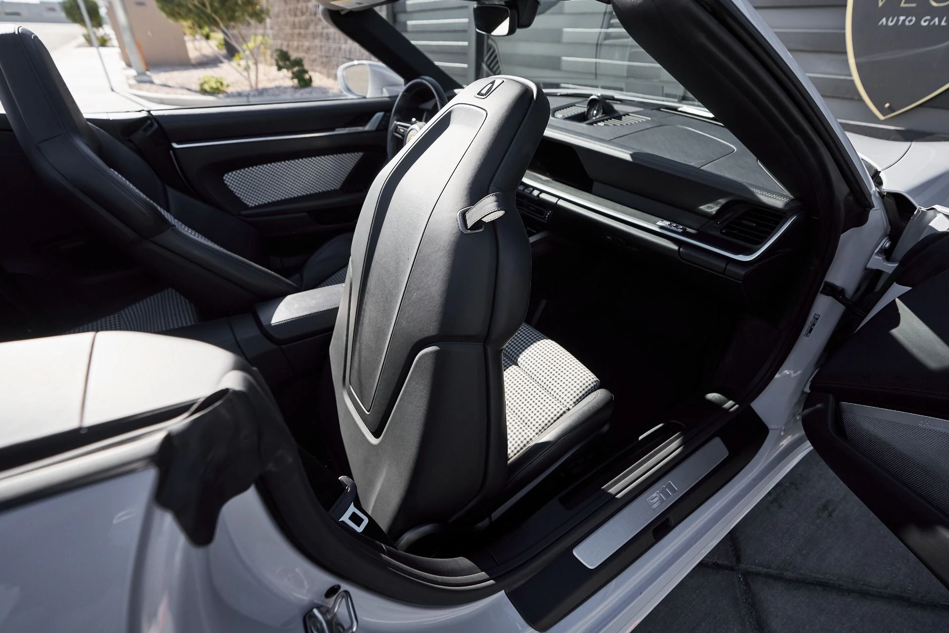 mph040_3853960802_Used_2023_Porsche_911_Turbo_S_1763676513_7bbbb95764