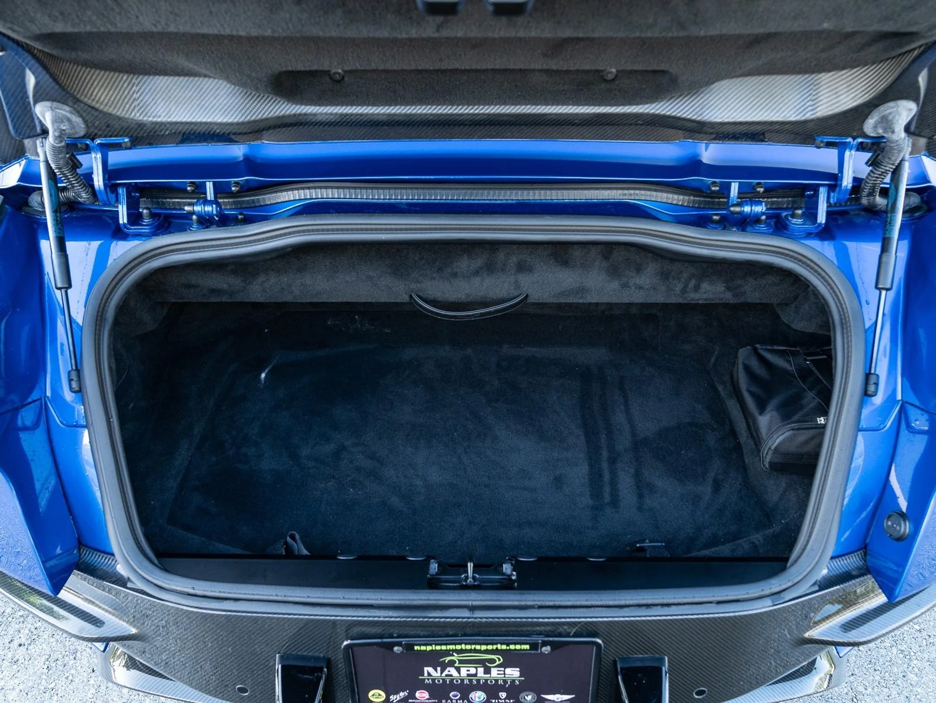 mph040_3855722254_Used_2020_Aston_Martin_DBS_Superleggera_1761685638_9b17686069