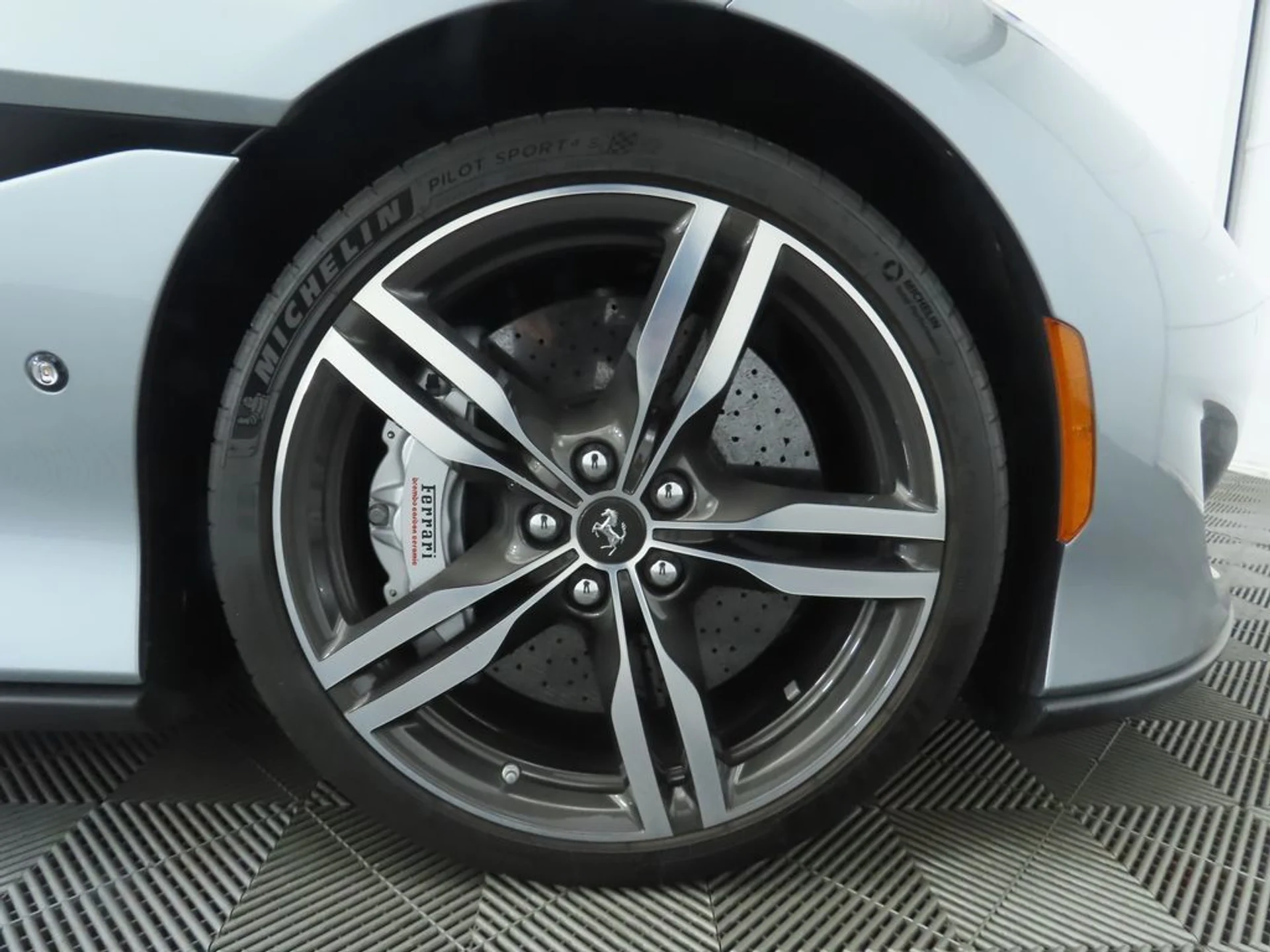 mph040_3865569537_used_2019_ferrari_portofino_base_8119_22954184_41_1024_327c3db89e