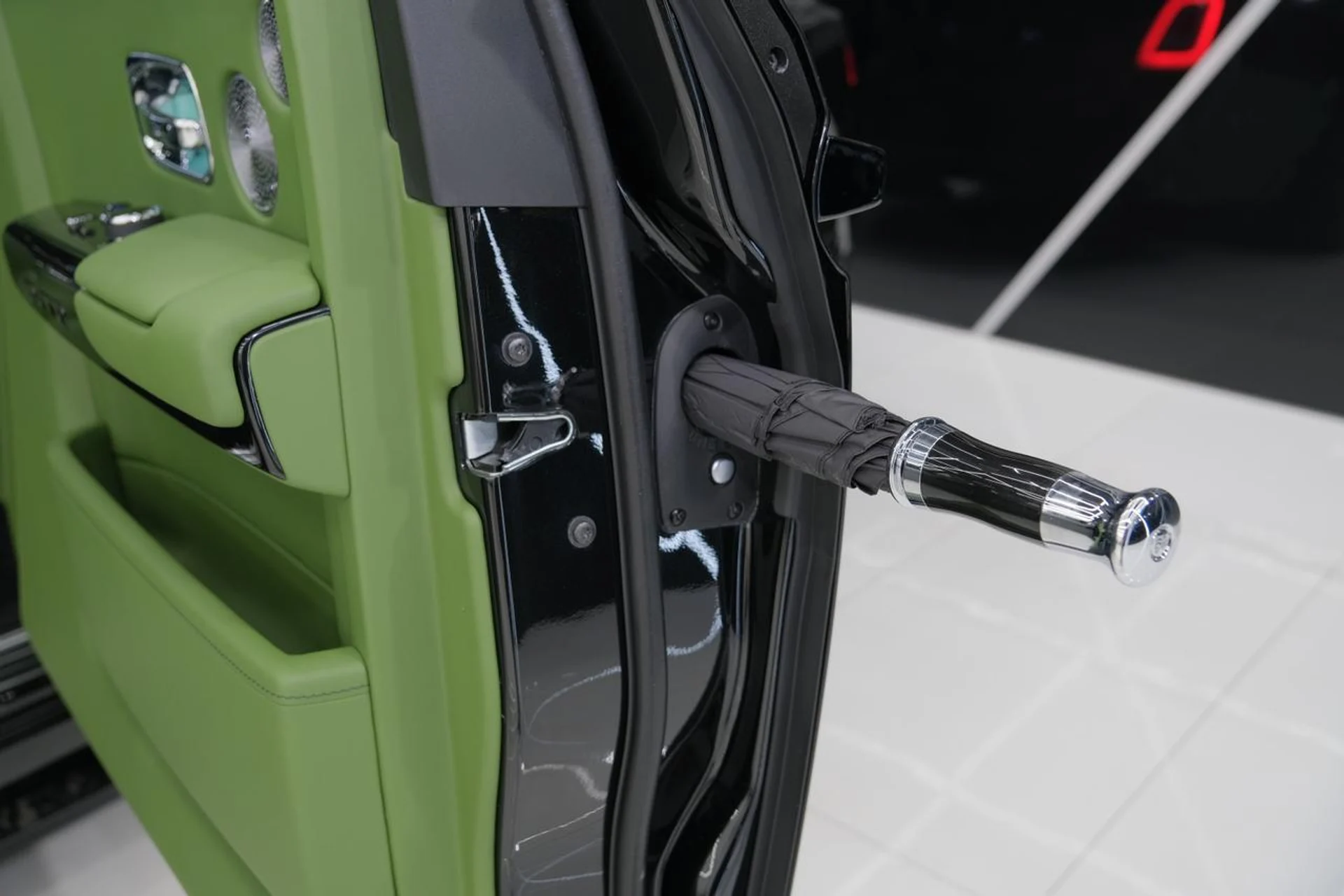 mph040_387910190_5b6b5a3b2a5645968606379734b0d380_576f047dc6