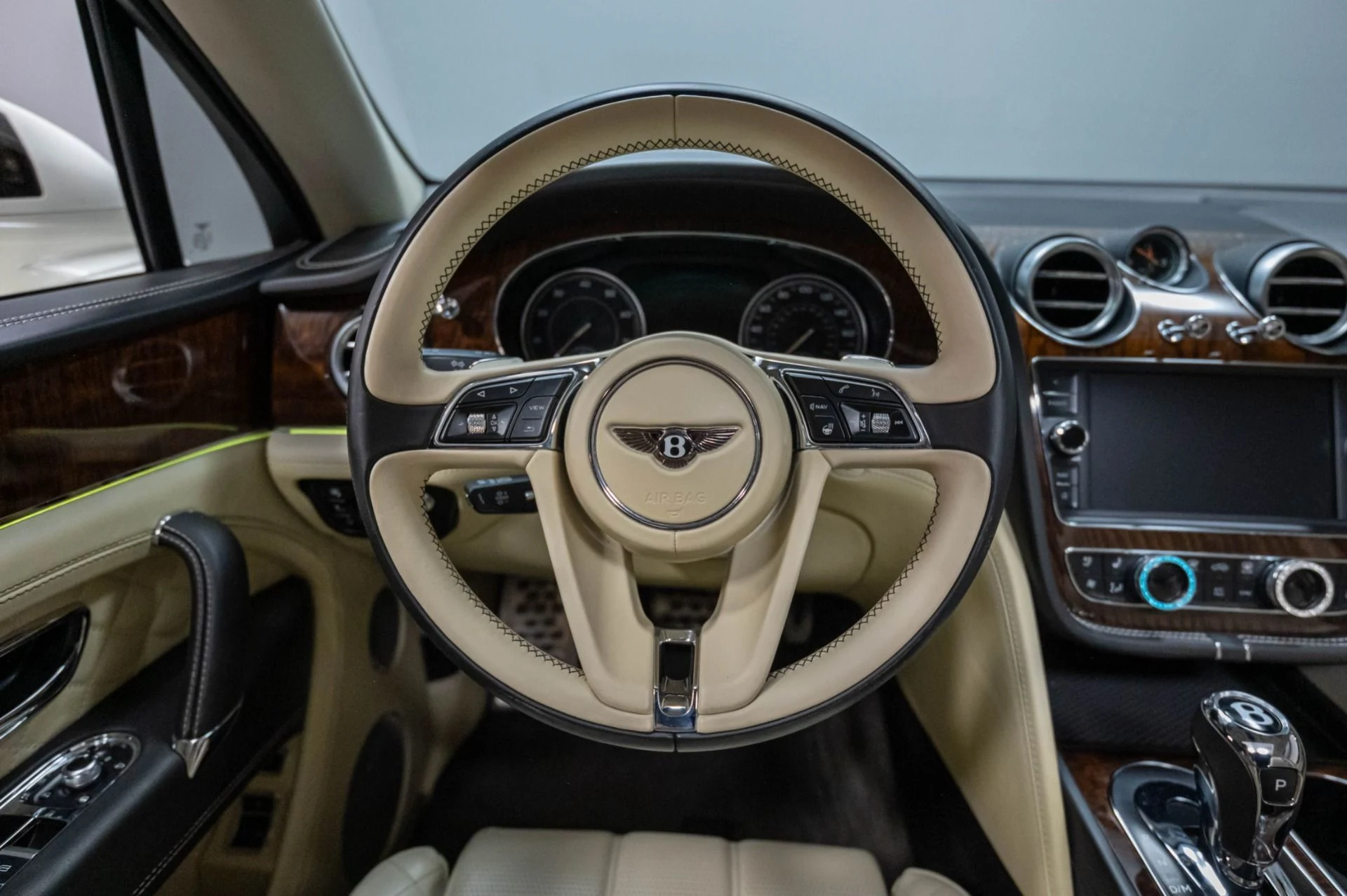 mph040_3879470832_Used_2017_Bentley_Bentayga_W12_1787159716_5946978aad