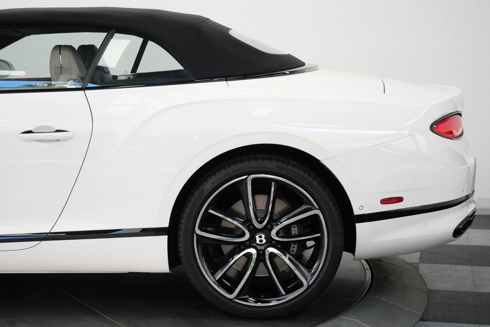 mph040_3880479279_Used_2022_Bentley_Continental_GTC_V8_Mulliner_Specification_Front_Seat_Comfort_Specification_1775574655_36f3be8bcd