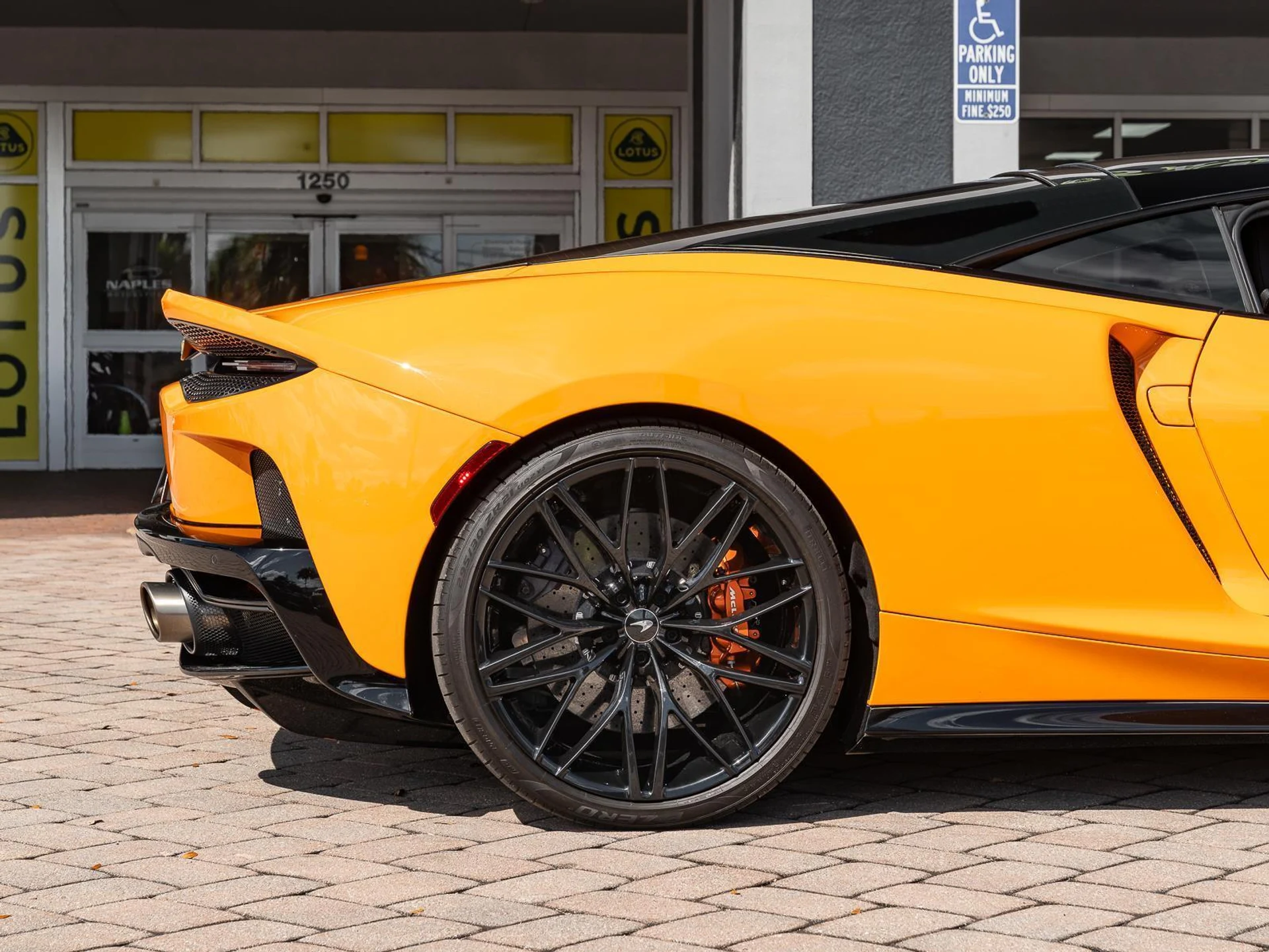 mph040_3885398996_Used_2022_Mc_Laren_GT_1773176959_6218967e97