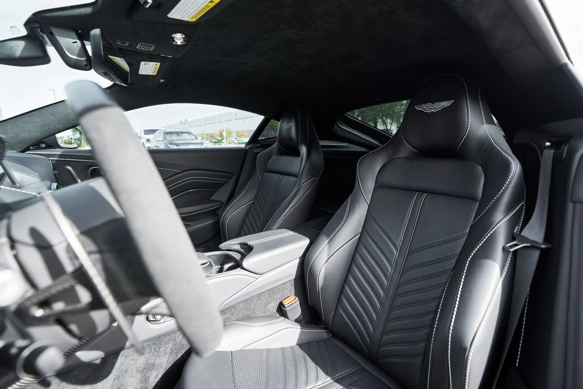 mph040_3887555423_Used_2023_Aston_Martin_Vantage_Base_1762913663_e4b3452a6f