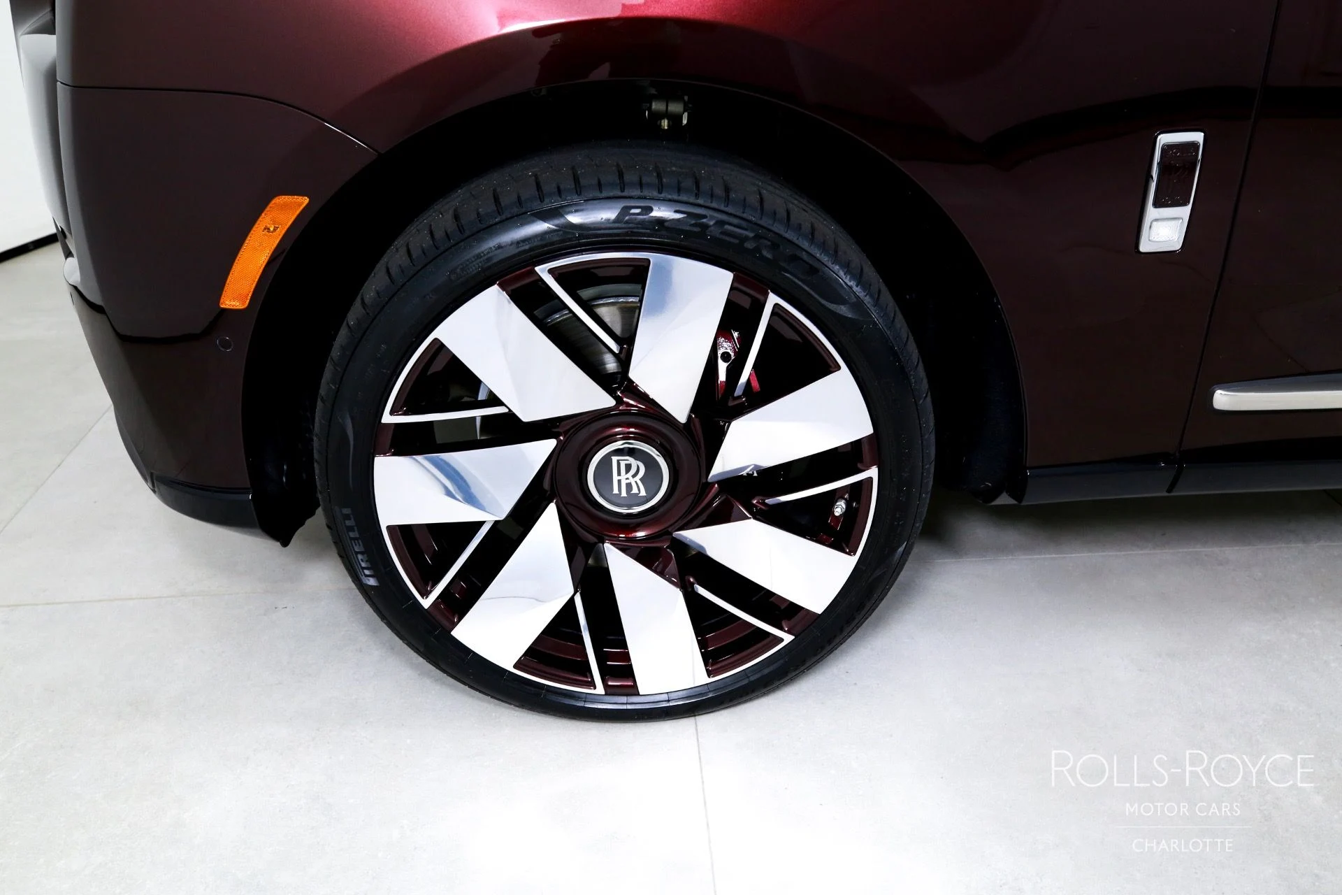 mph040_3888973430_Used_2025_Rolls_Royce_Cullinan_1757716745_fbcacfeca9