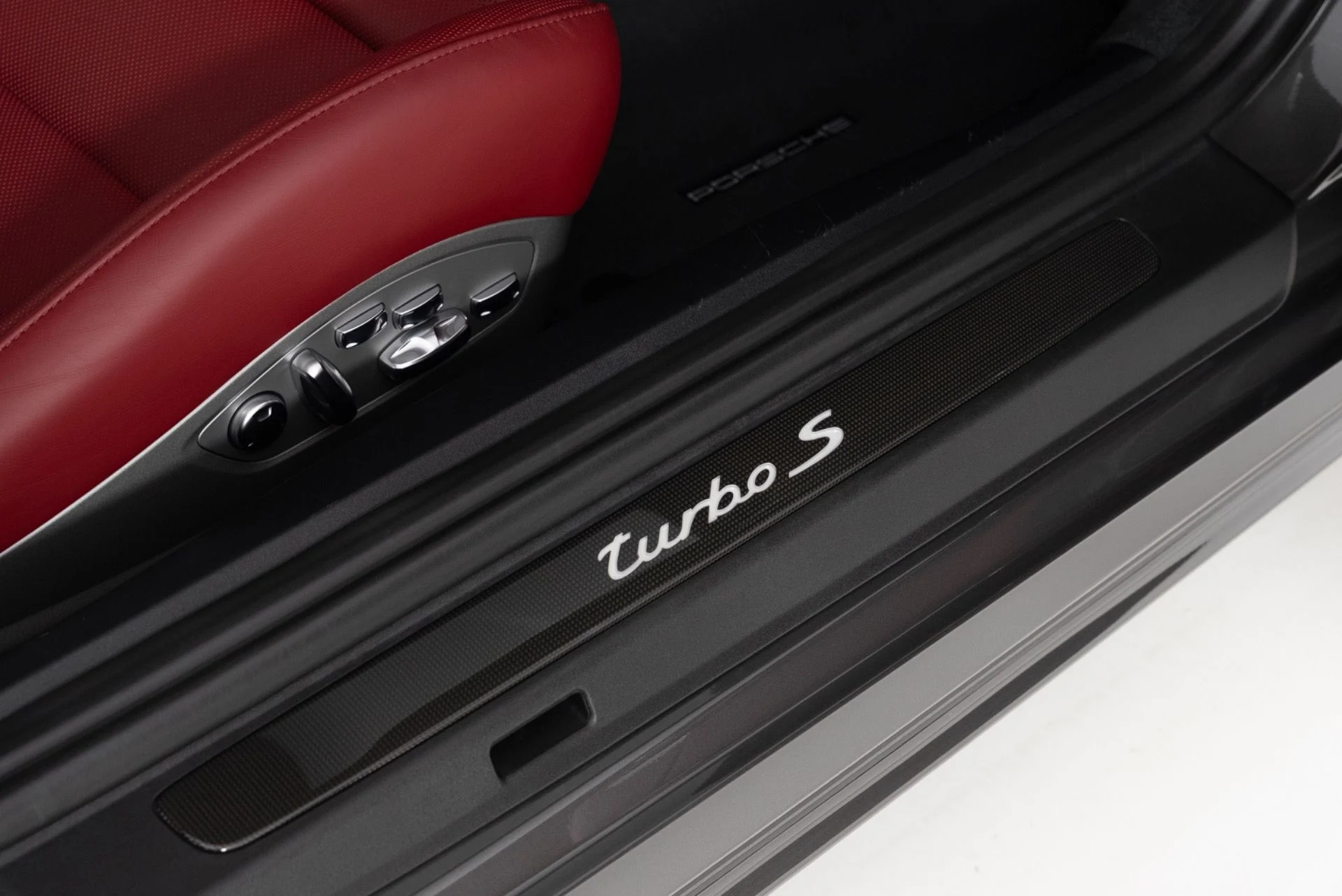 mph040_3894351238_Used_2019_Porsche_911_Turbo_S_1774999650_86cbe107b3