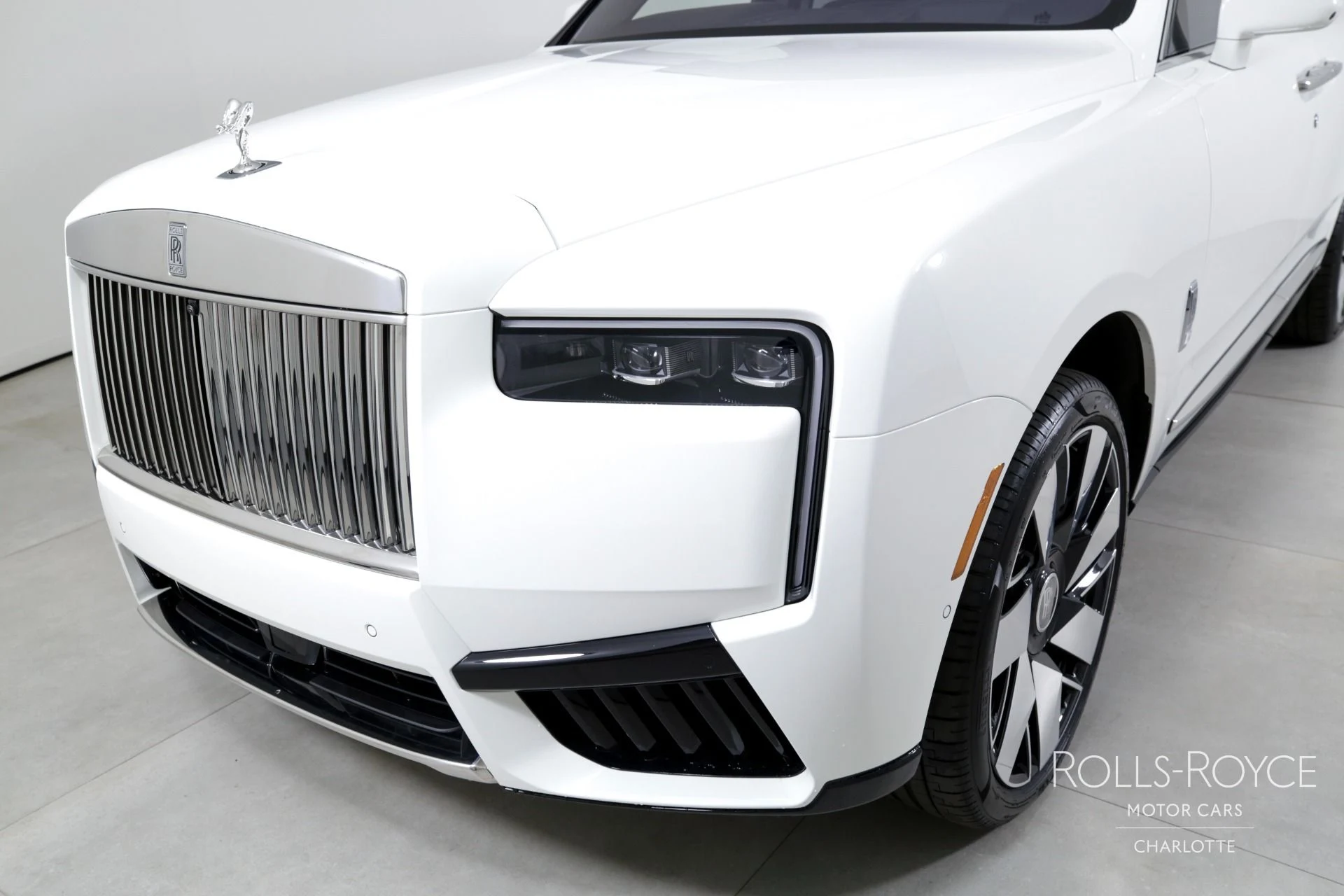 mph040_3897162158_Used_2025_Rolls_Royce_Cullinan_1732211021_5f18ac54ce