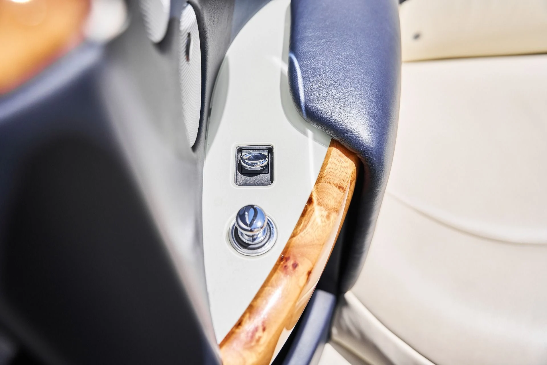 mph040_389785379_Used_2009_Rolls_Royce_Phantom_Drophead_Coupe_Base_1779209688_0d5ea86e85