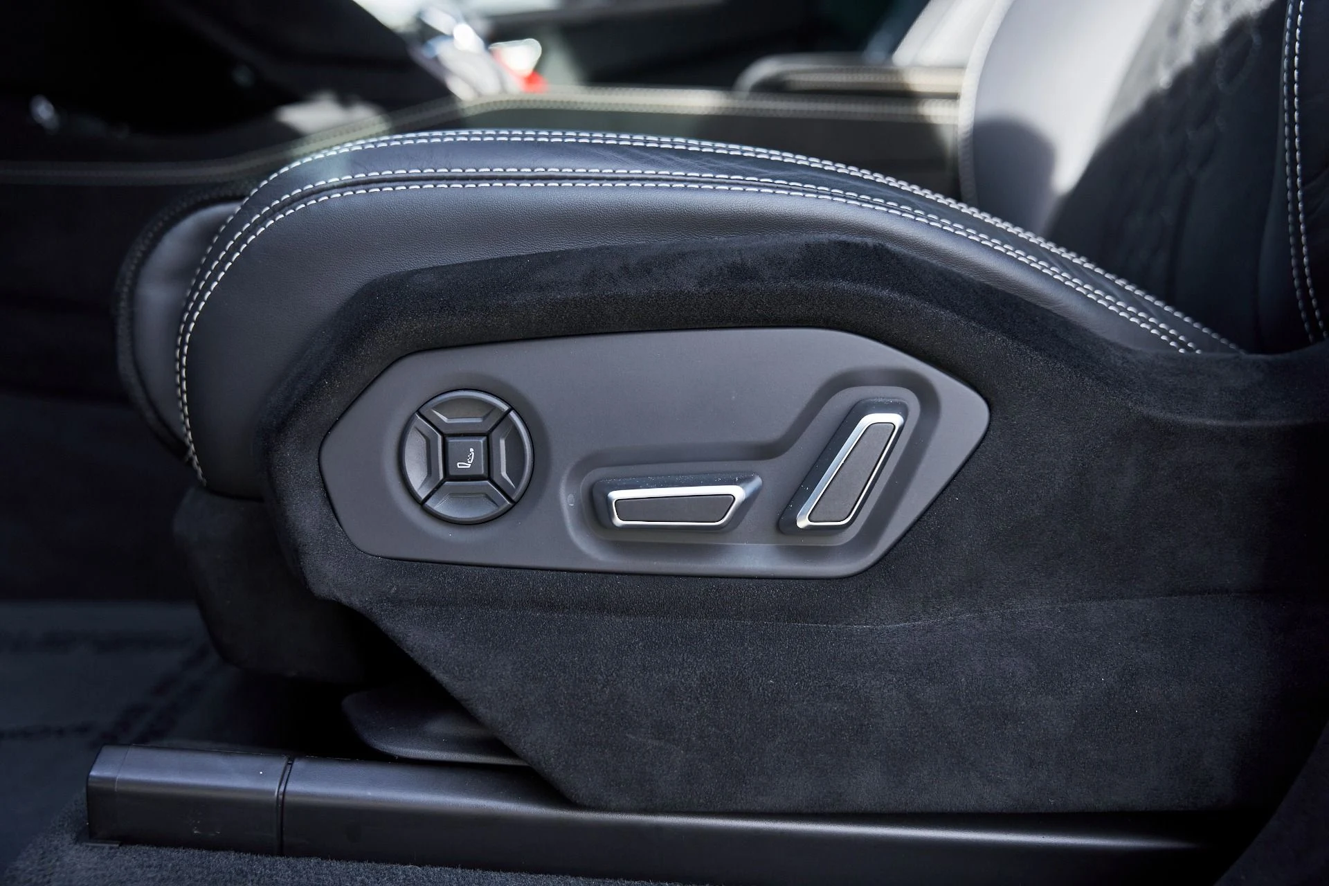 mph040_3905308867_Used_2024_Lamborghini_Urus_Performante_1766457692_6c67c23493