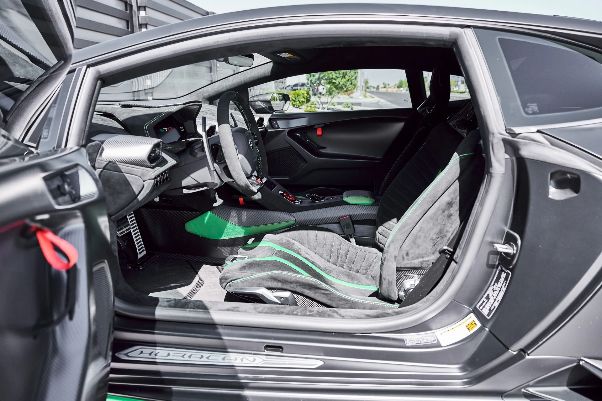 mph040_3917116102_Used_2022_Lamborghini_Huracan_STO_Base_1774488446_f254c6dd6a