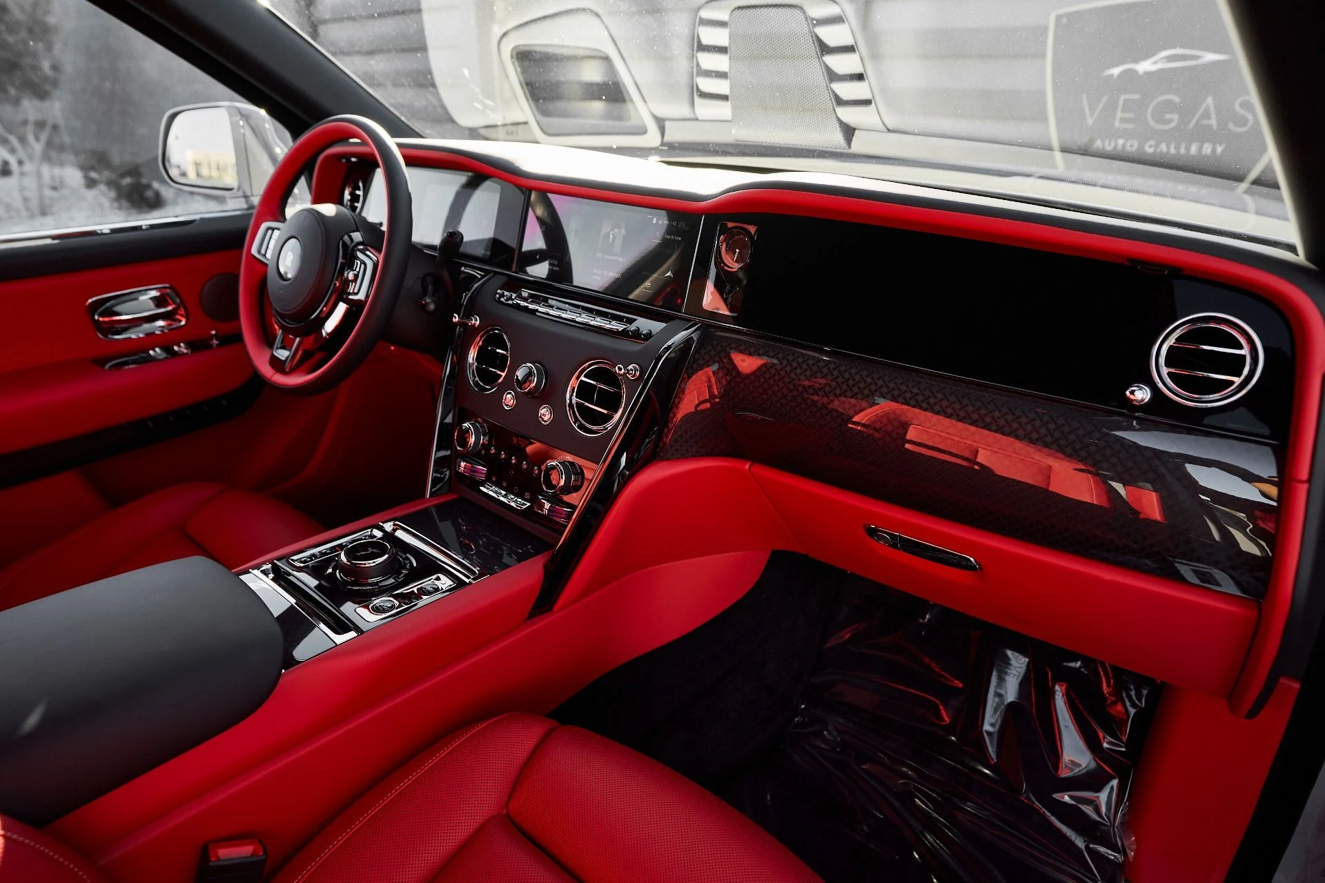 mph040_3926380725_Used_2025_Rolls_Royce_Cullinan_Black_Badge_1763084598_a2990692f3