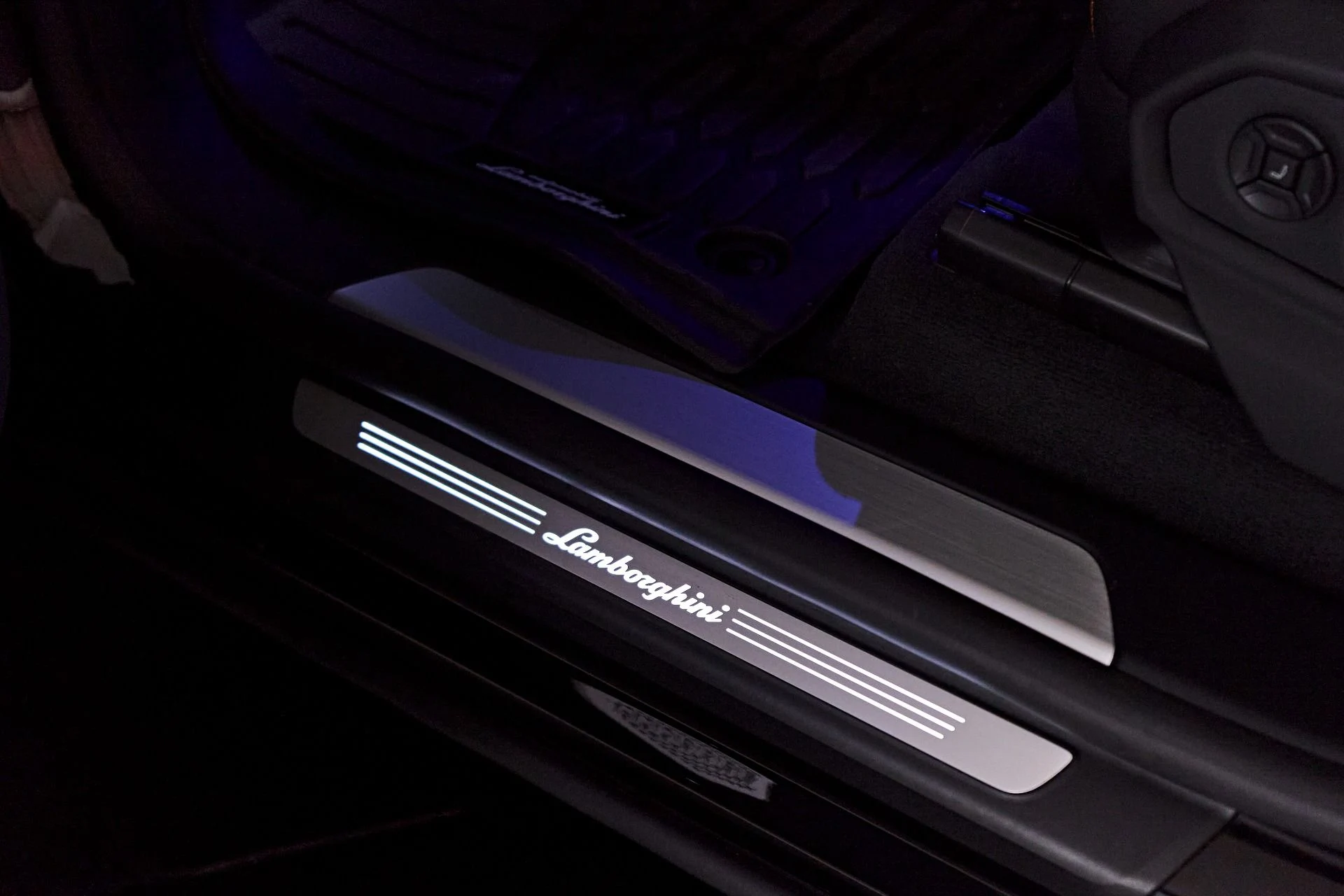 mph040_3934985945_Used_2023_Lamborghini_Urus_1710196523_23e8254fc0