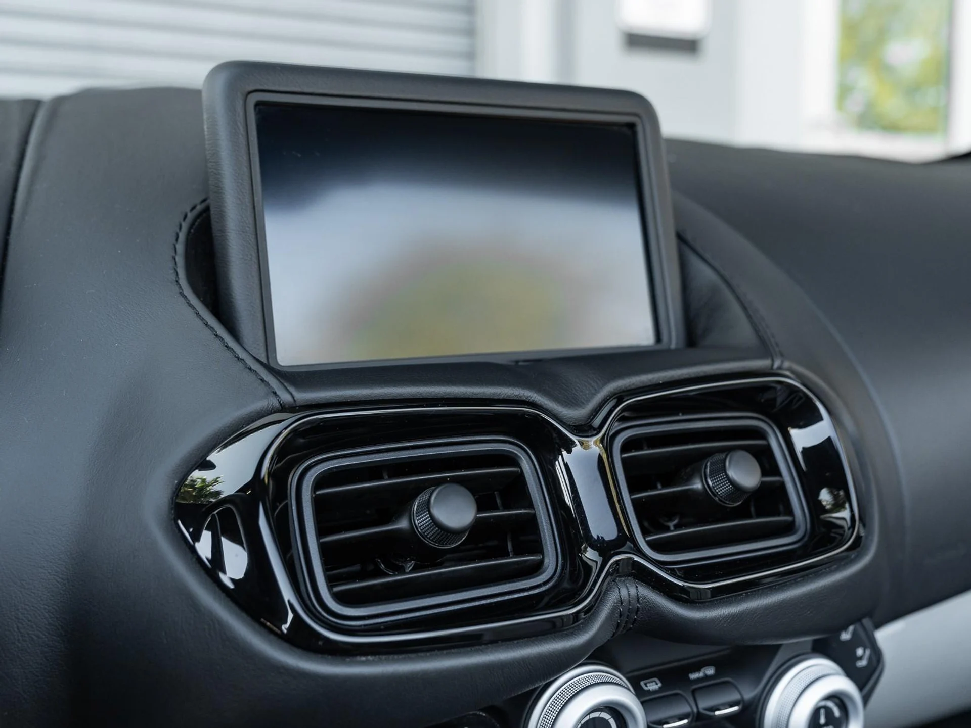 mph040_3938413432_Used_2021_Aston_Martin_Vantage_Roadster_1767733780_0151f0c262