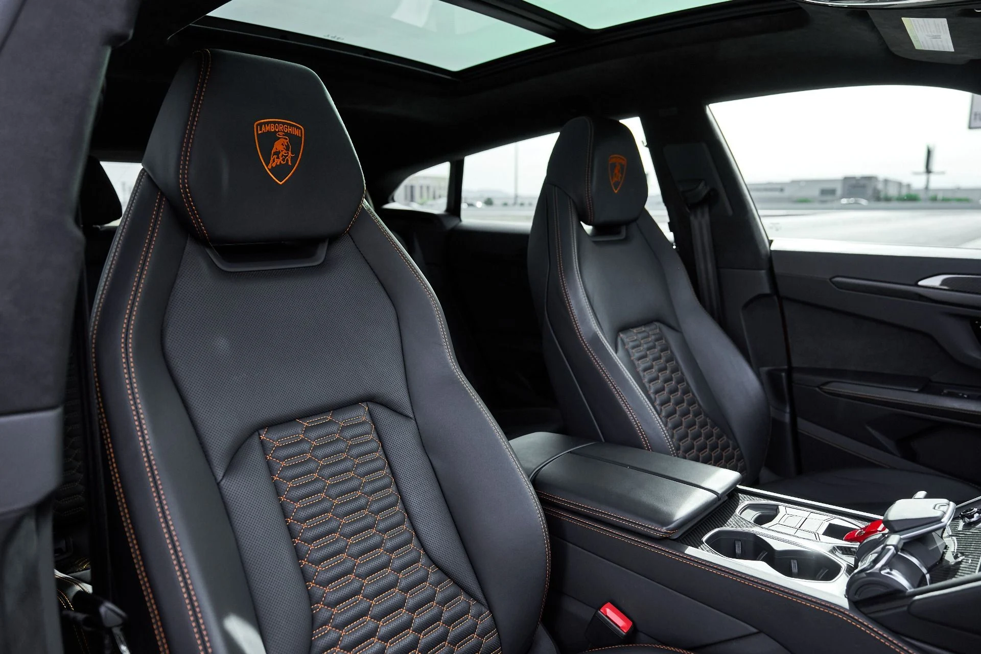 mph040_3942171351_Used_2022_Lamborghini_Urus_1766457411_85bceff82d