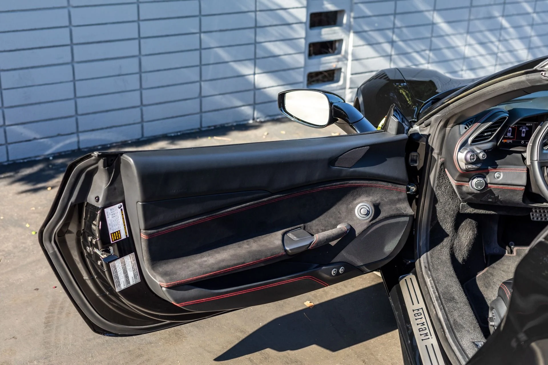 mph040_3946273717_Used_2018_Ferrari_488_Spider_1701972864_5f3eac9ad2