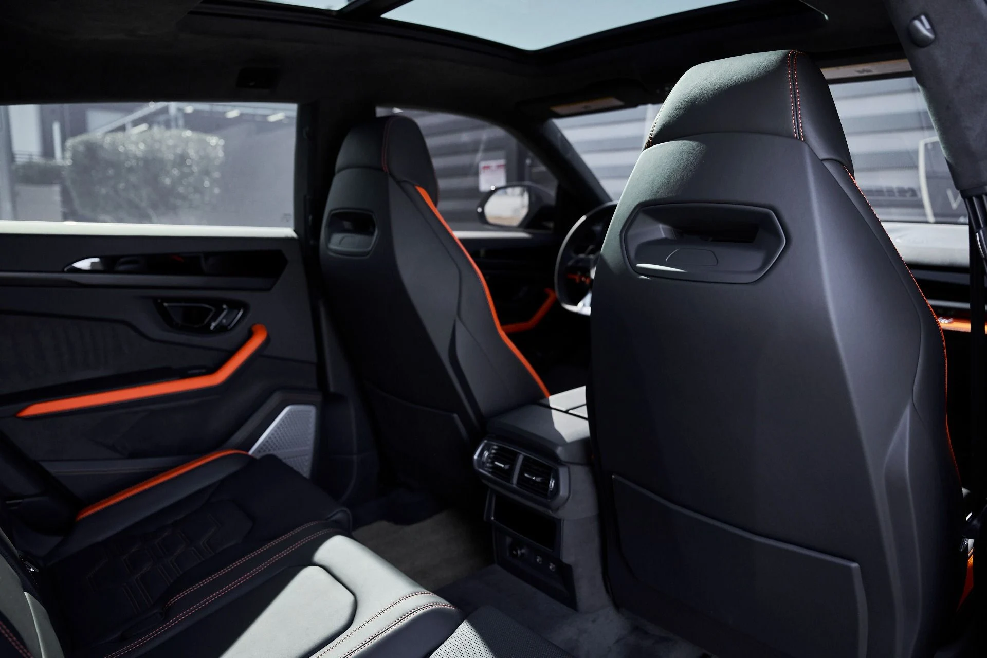 mph040_3983260859_Used_2025_Lamborghini_Urus_SE_1770086478_8efca1ab7c