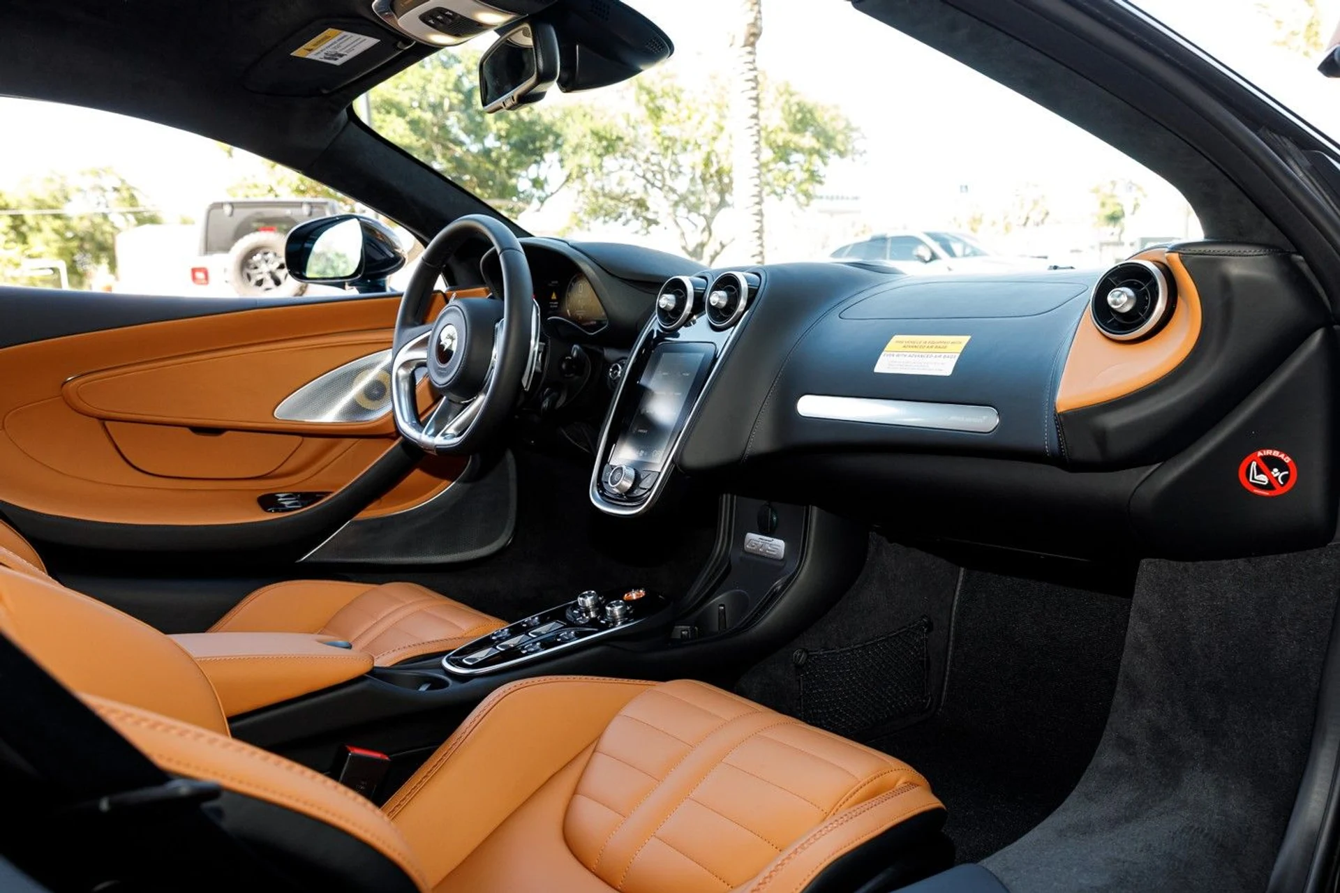 mph040_400605786_672_p41_l_2b8aac0b4b