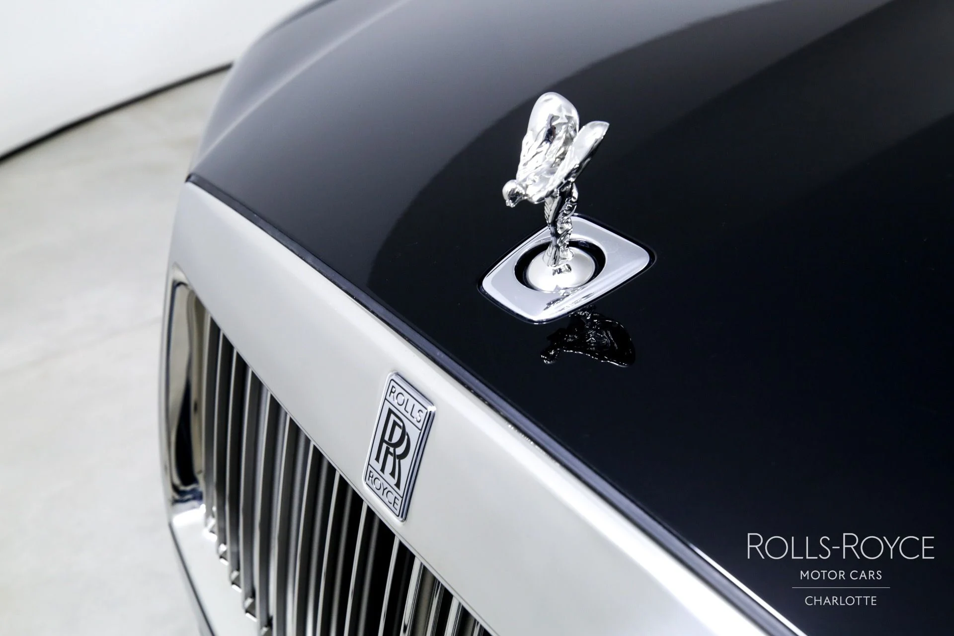 mph040_4016702028_Used_2024_Rolls_Royce_Ghost_1746461568_2e4f28204d