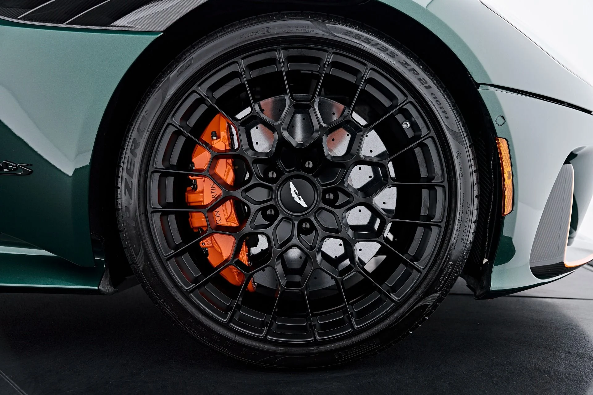 mph040_4023465351_Used_2023_Aston_Martin_DBS_Ultimate_1787789428_adeafed2a6