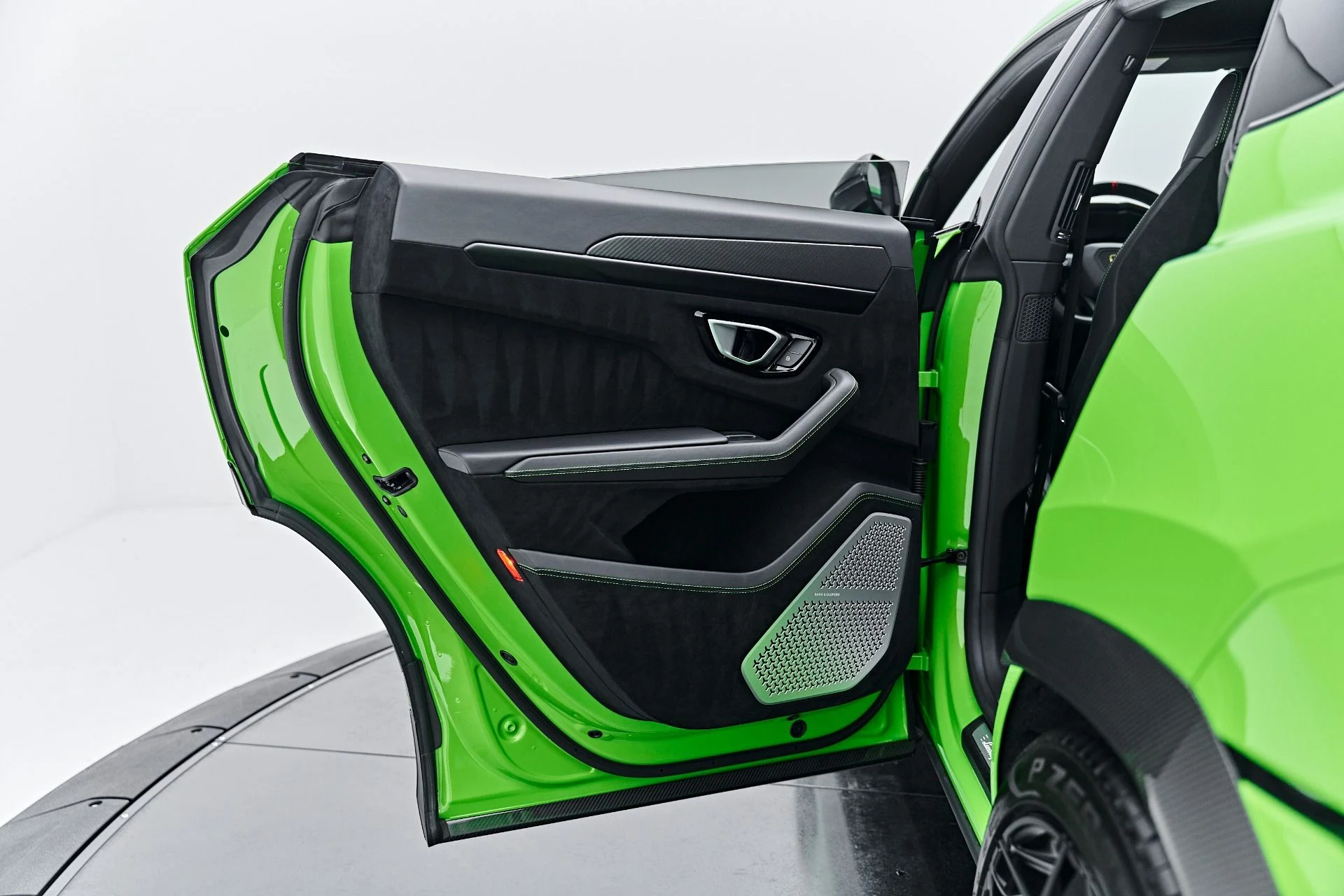 mph040_4076299527_Used_2023_Lamborghini_Urus_Performante_1790376318_203f0c438c
