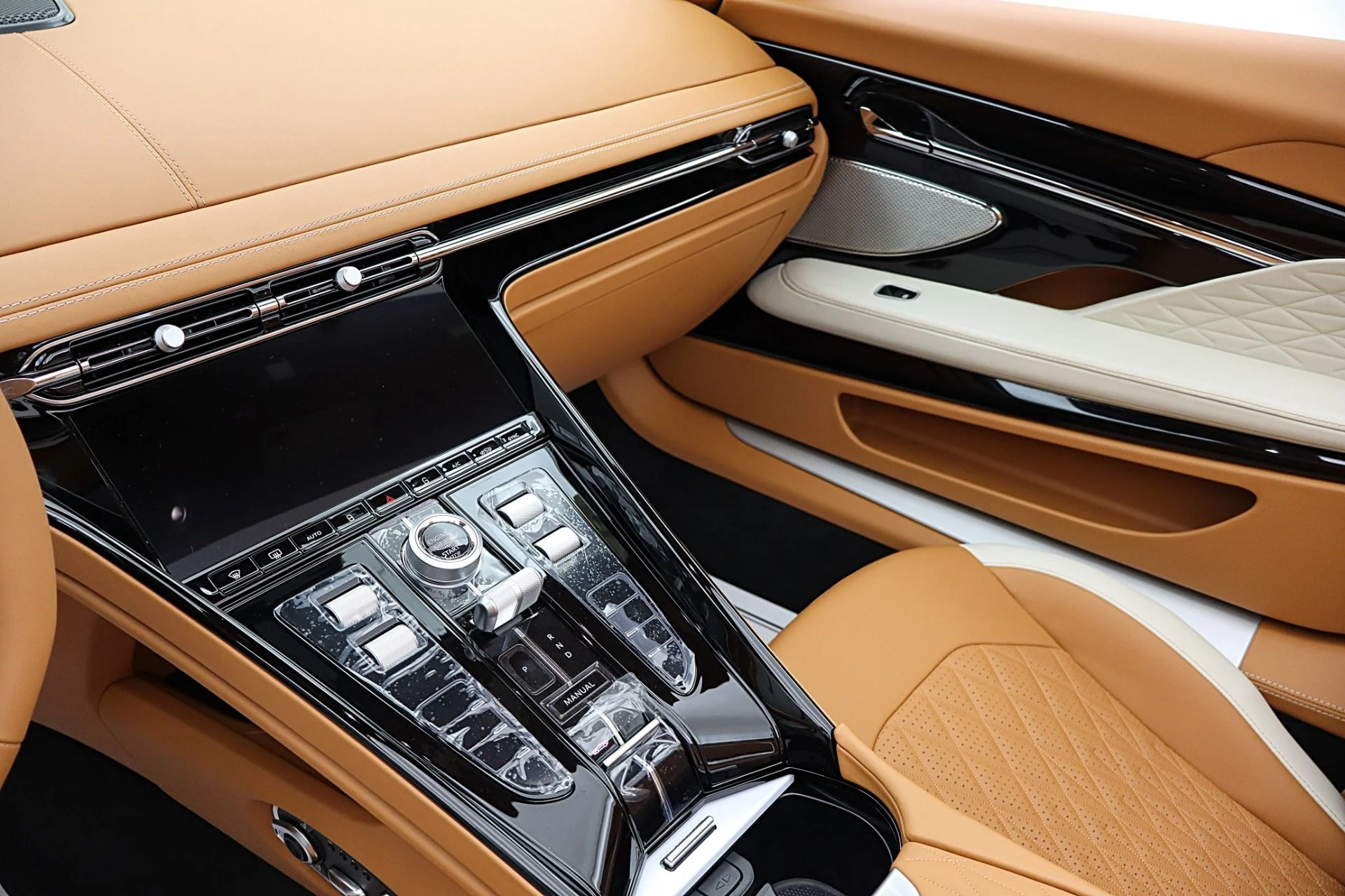 mph040_4087306275_New_2026_Aston_Martin_DB_12_Volante_dfc9463028