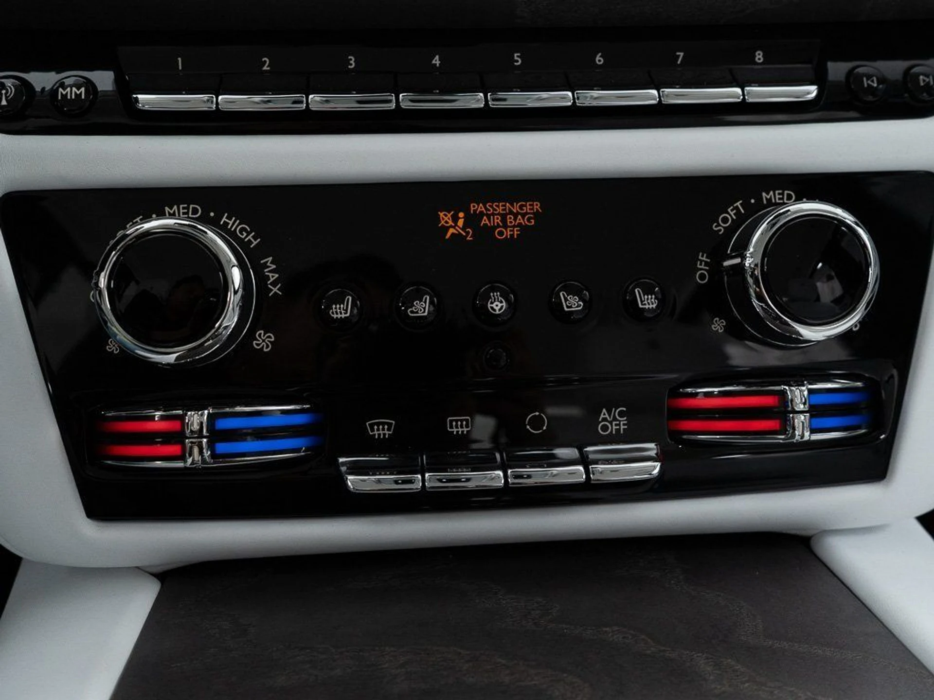 mph040_409046707_918343e080a2492489aebea060bbb281_4715c4b880