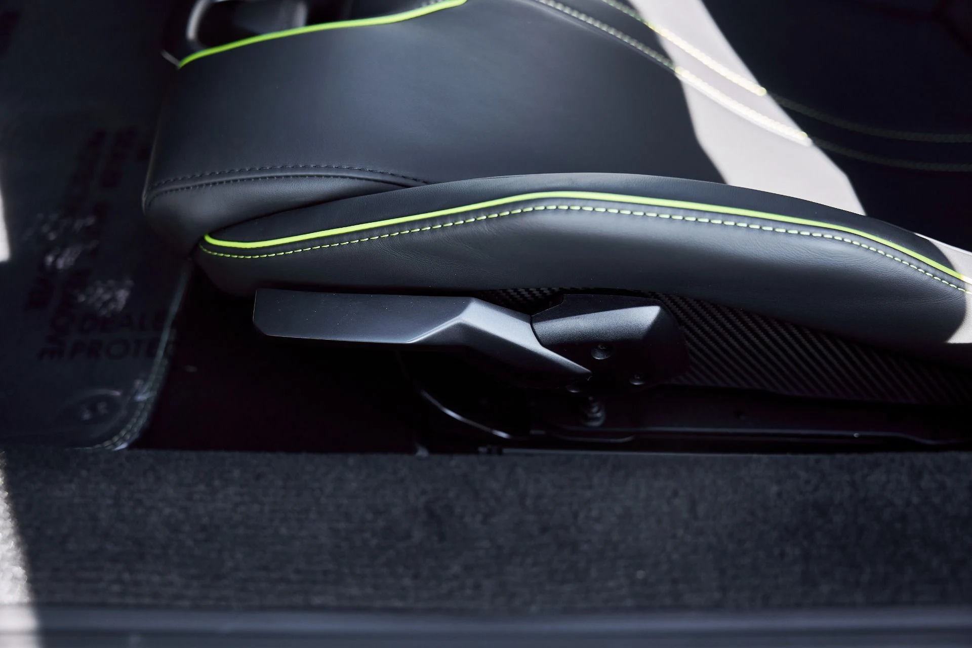 mph040_409049784_Used_2025_Lamborghini_Revuelto_Base_1769824562_467c602b56