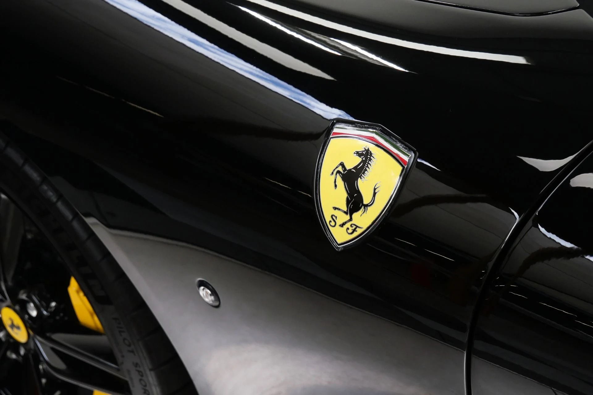 mph040_4095520395_Used_2025_Ferrari_Roma_Spider_Carbon_Fiber_Interior_Trim_Low_Miles_1784064795_96c02dd104