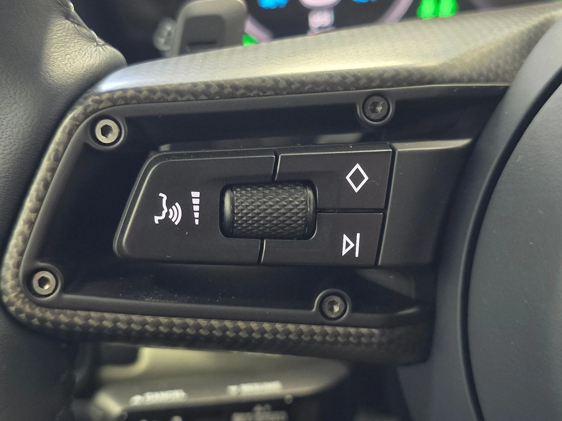 mph040_409882378_65615ee2cd98f4eab6092b690efb2b35x_b584dd75bf