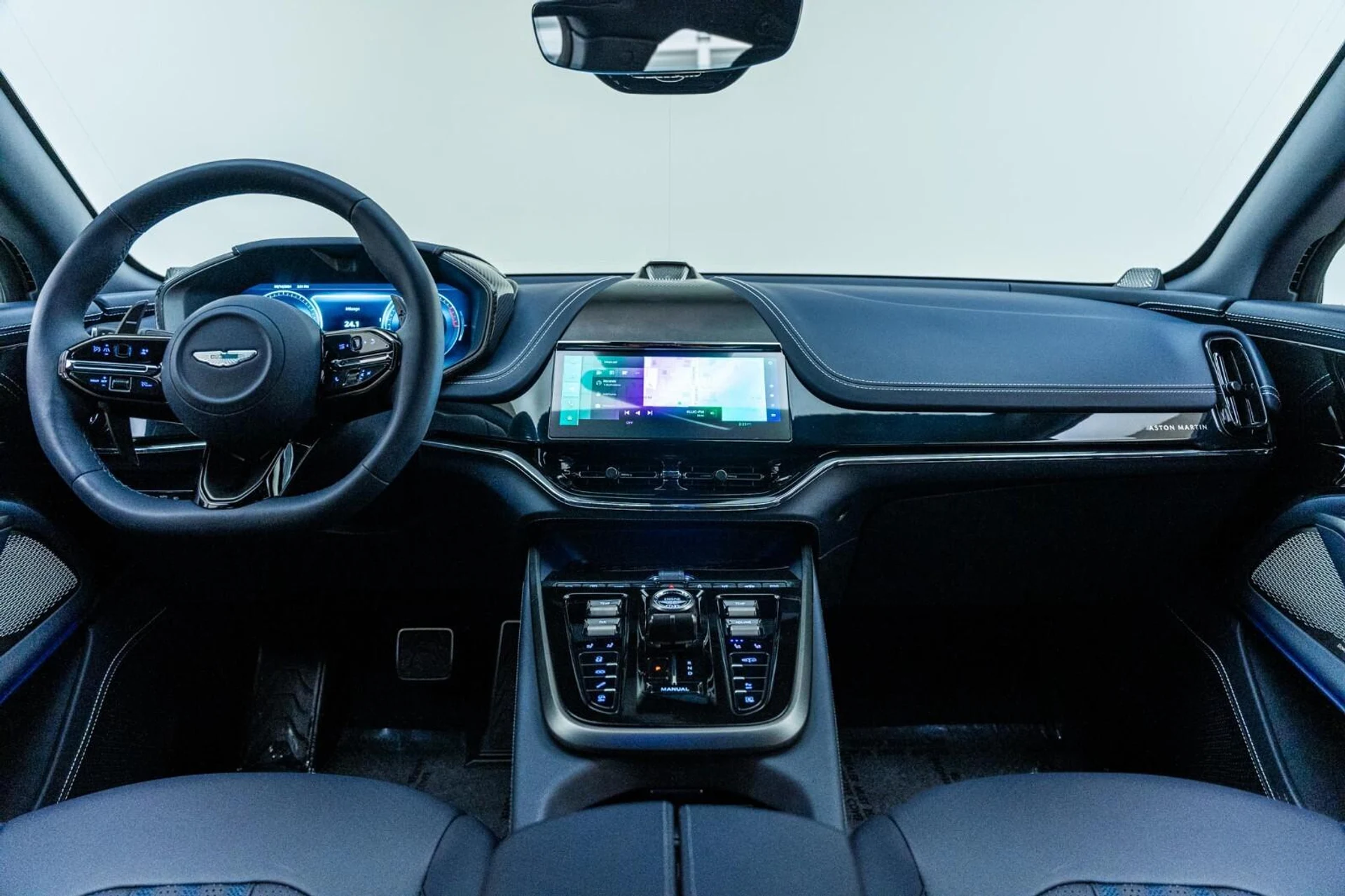 mph040_4105278853_New_2025_Aston_Martin_DBX_707_AWD_1744624319_04980d23a0
