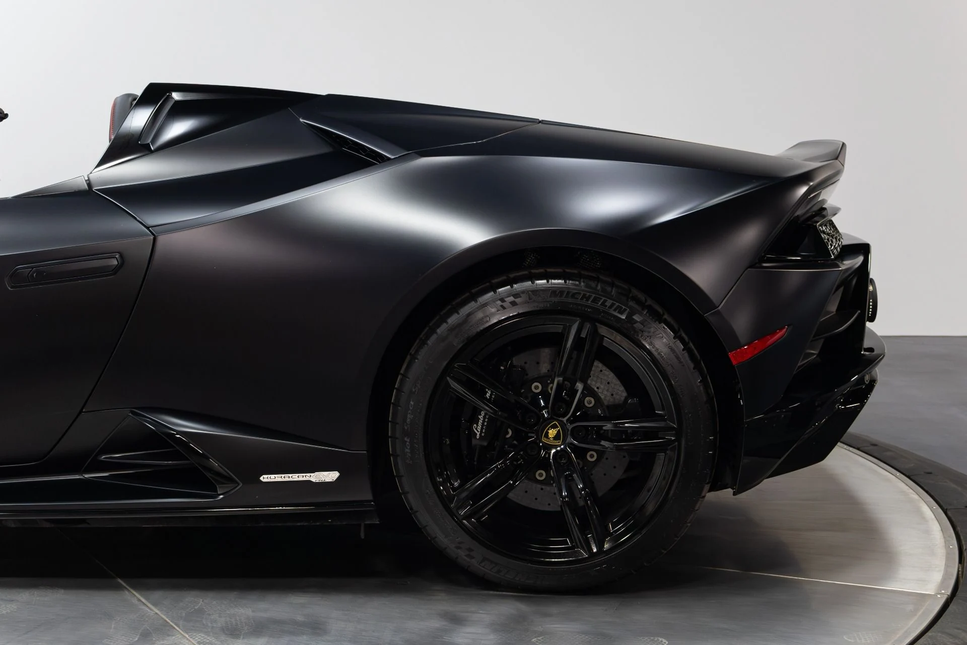 mph040_4112405584_Used_2021_Lamborghini_Huracan_EVO_1773475781_16cb60b8b9