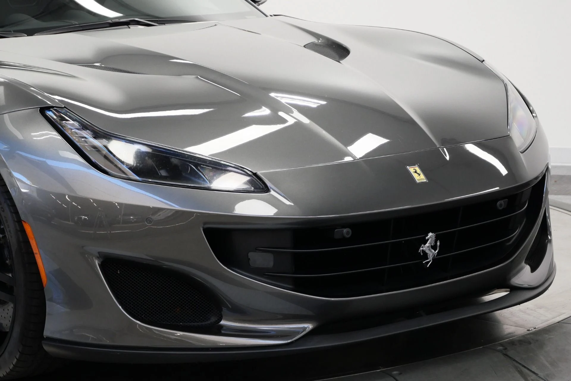 mph040_4116829654_Used_2019_Ferrari_Portofino_Interior_Carbon_Trim_High_Power_Hi_Fi_Magneride_Suspension_1773425740_474d390f3e