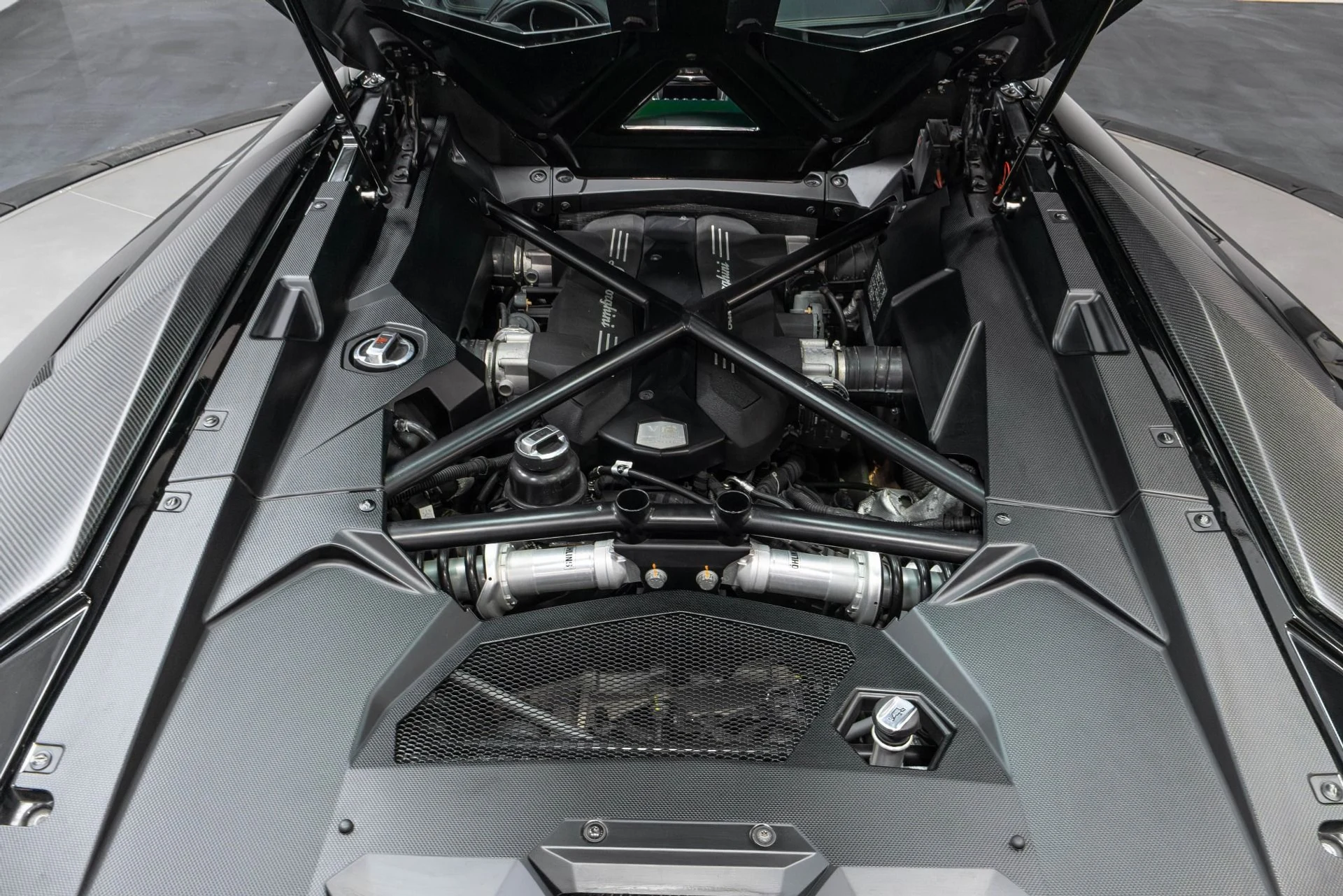 mph040_4125417458_Used_2015_Lamborghini_Aventador_LP_700_4_1780593182_6516300551