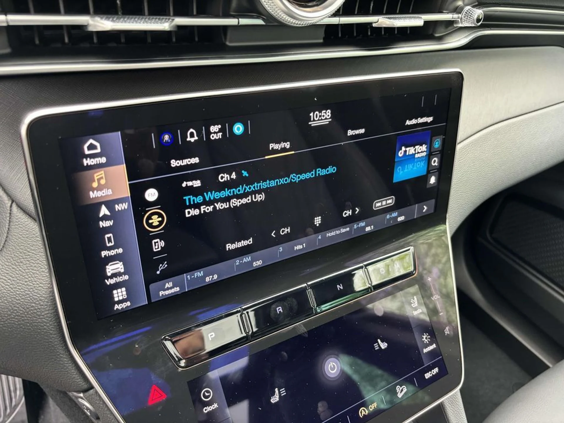 mph040_4143119633_bb1e543af74f977123dfa45087dff2cdx_2fd48914db