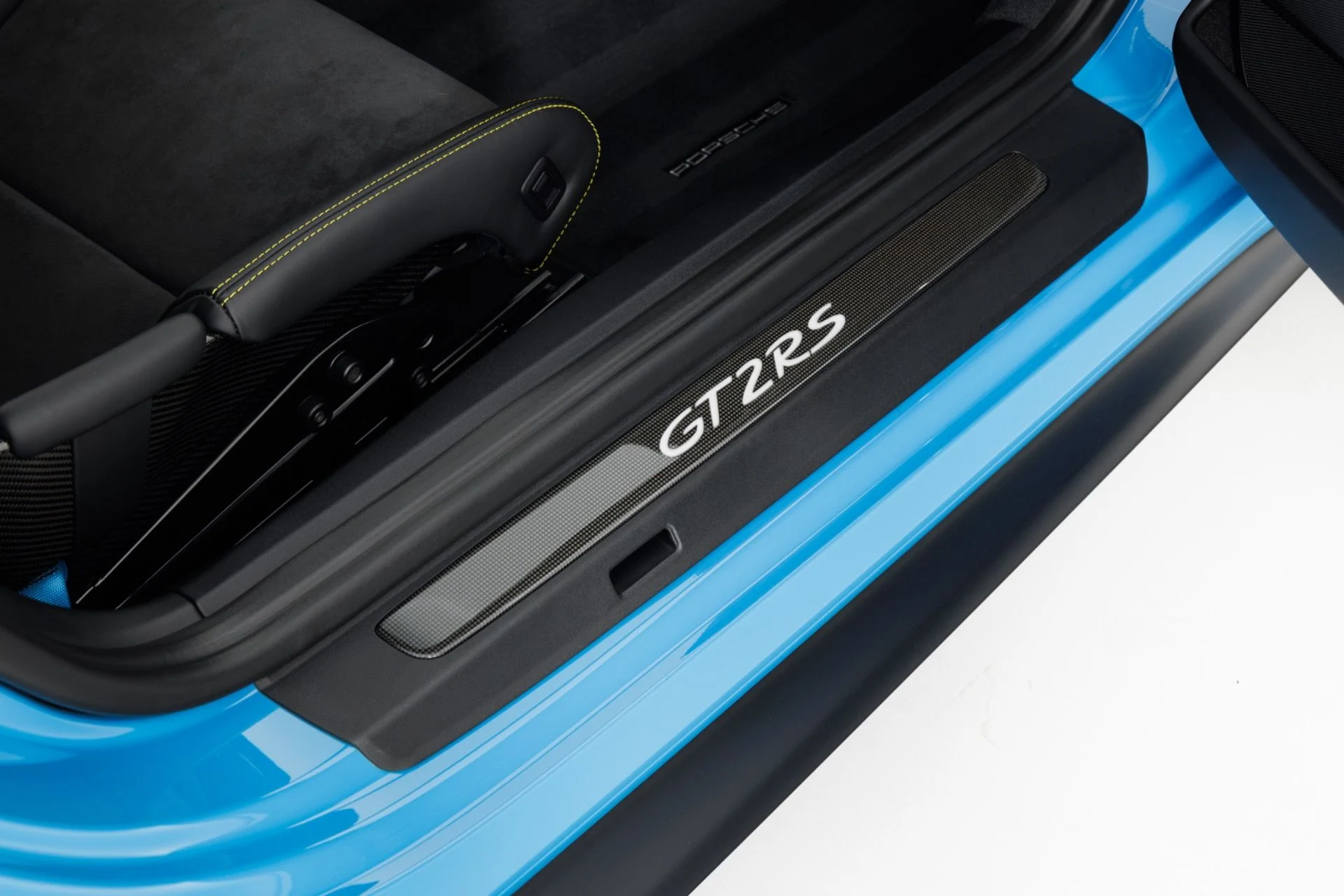 mph040_4155458272_Used_2018_Porsche_911_GT_2_RS_1783631648_434faecf55