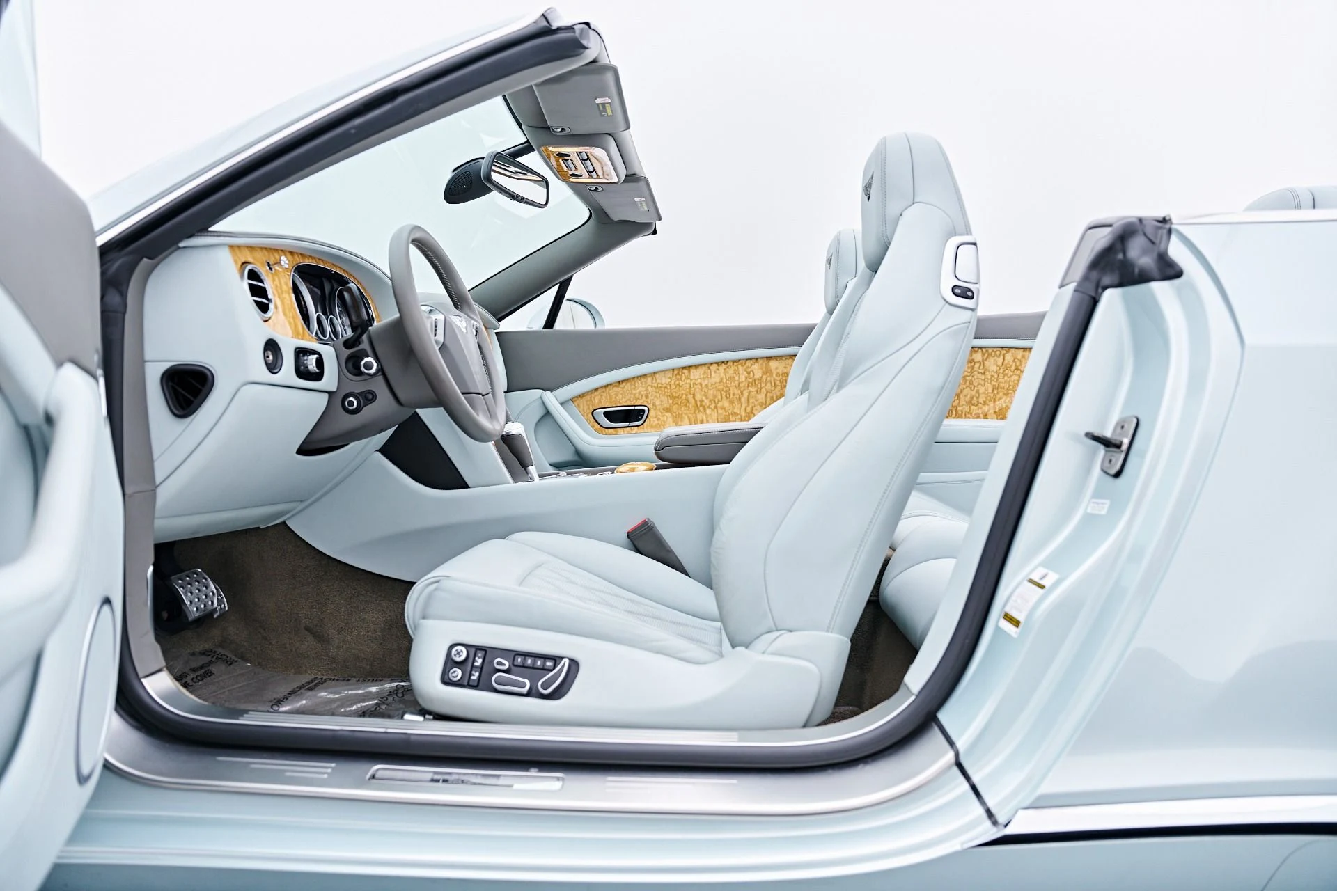 mph040_415624444_Used_2014_Bentley_Continental_GTC_Base_1786670710_121b4ffc43