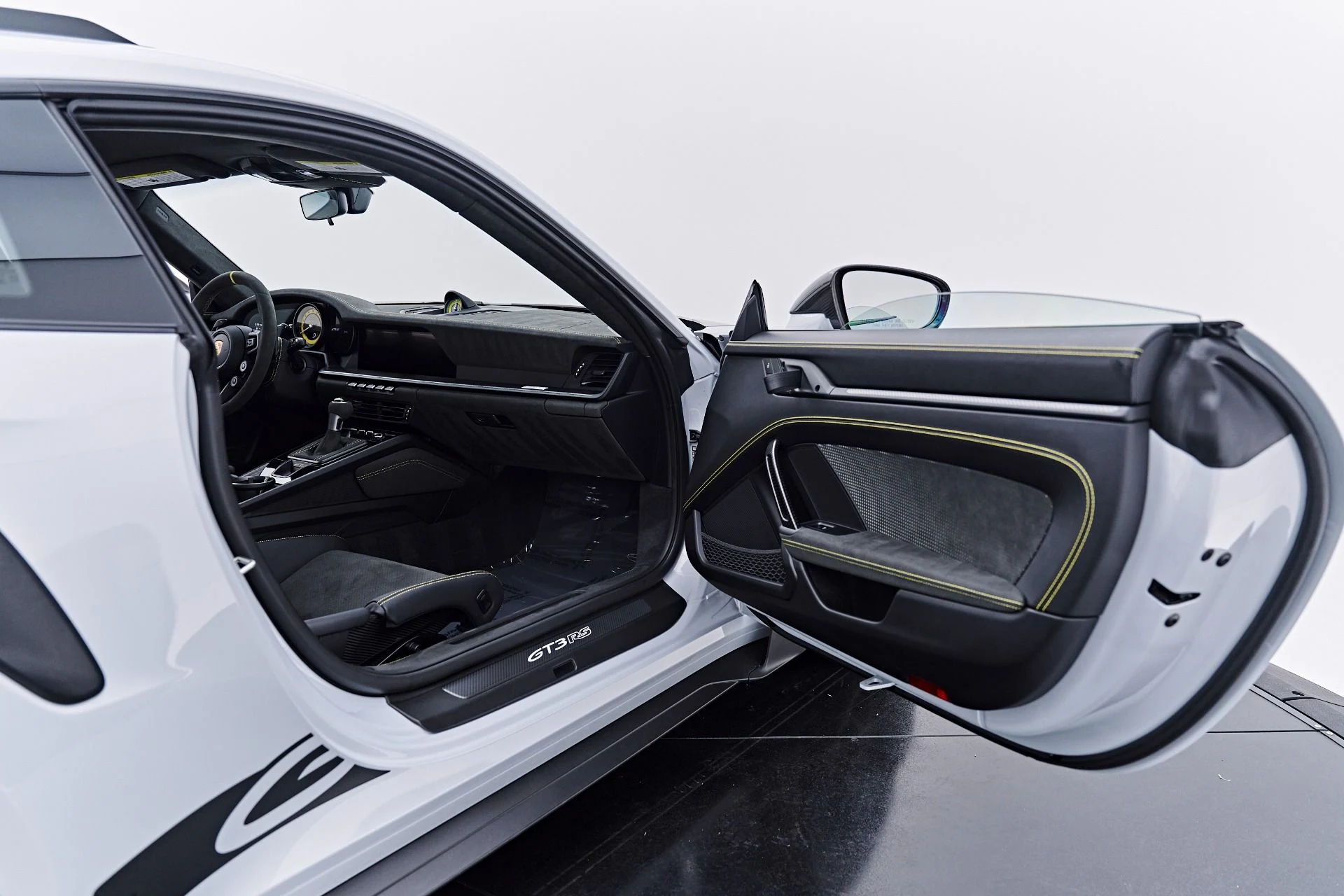 mph040_4165086184_Used_2025_Porsche_911_GT_3_RS_1790364156_7ee70a7bb5