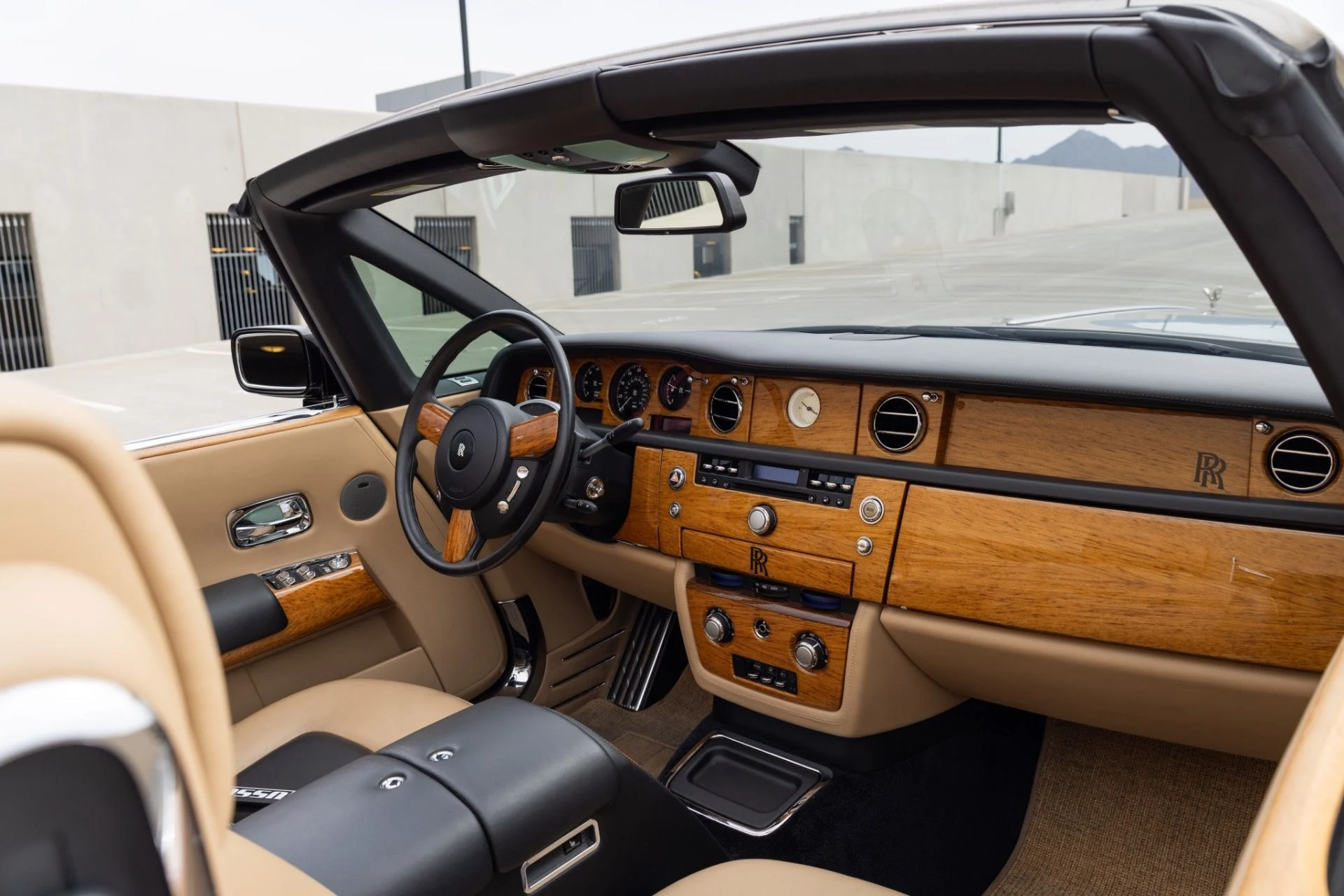 mph040_4166801725_Used_2009_Rolls_Royce_Phantom_Drophead_Coupe_1775064177_808b76f613