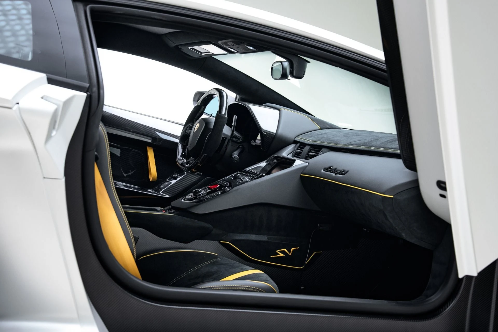 mph040_4173030820_Used_2016_Lamborghini_Aventador_SV_1775078140_16e05f0f6a